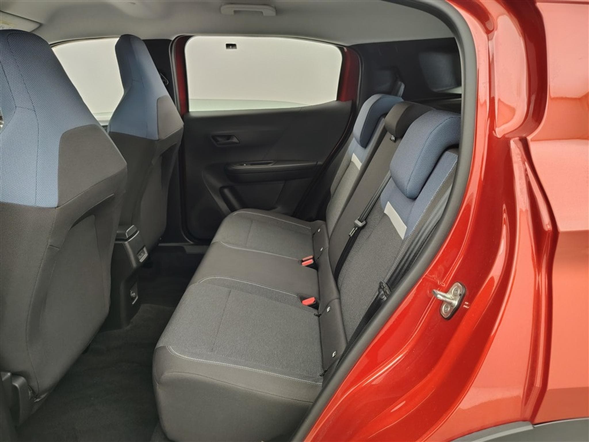 Opel Frontera NEW FRONTERA EDITION 1.2 T Hybrid eDCT (2025) - Photo 13