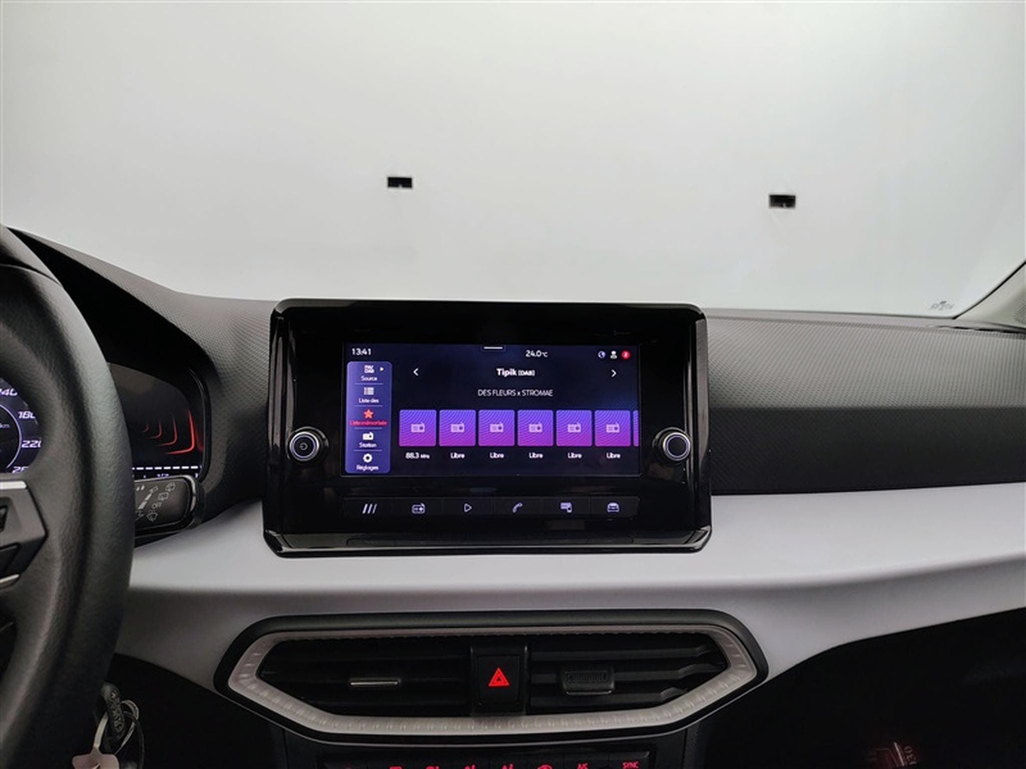 Seat Arona 1.0 TSI Move! DSG NAVI / FULL LED / CARPLAY (2024) - Photo 11