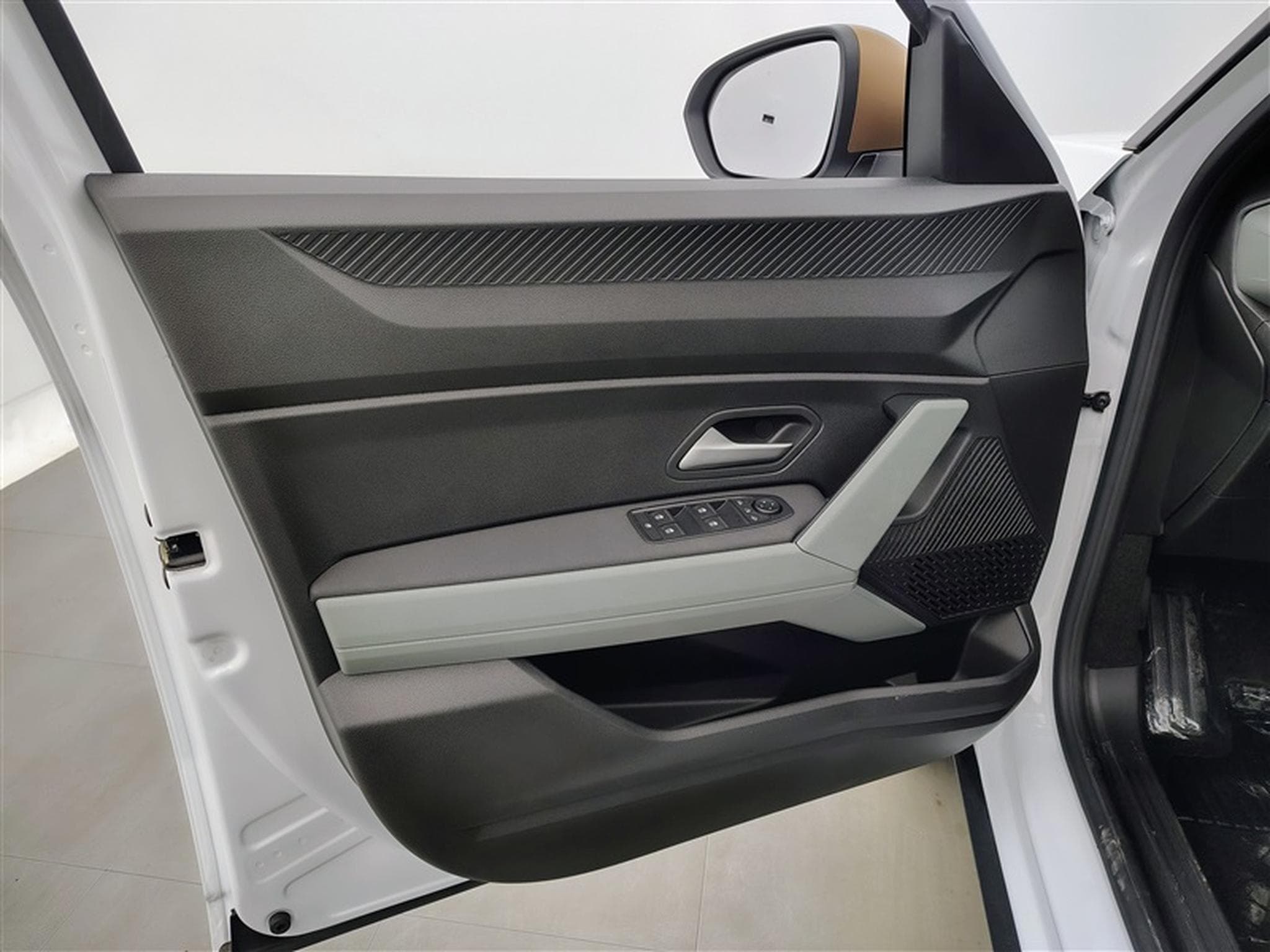 Dacia Bigster Mild Hybrid 140cv Extreme NAVI / CARPLAY / CAMERA / TO PANO (2026) - Photo 17
