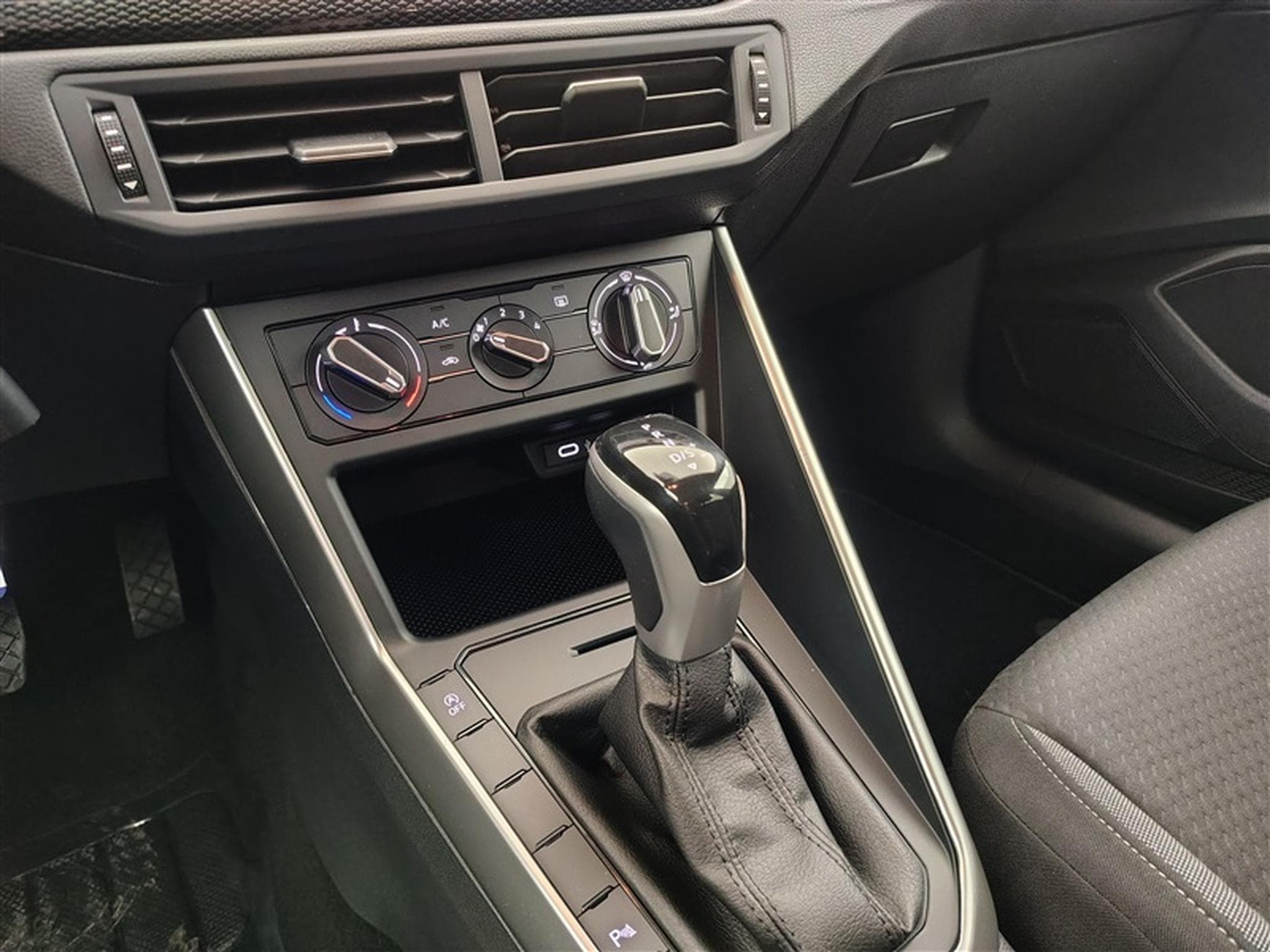 VW Polo 1.0 TSI 95Cv DSG Urban CARPLAY / CAMERA / PDC / ALU (2024) - Photo 11
