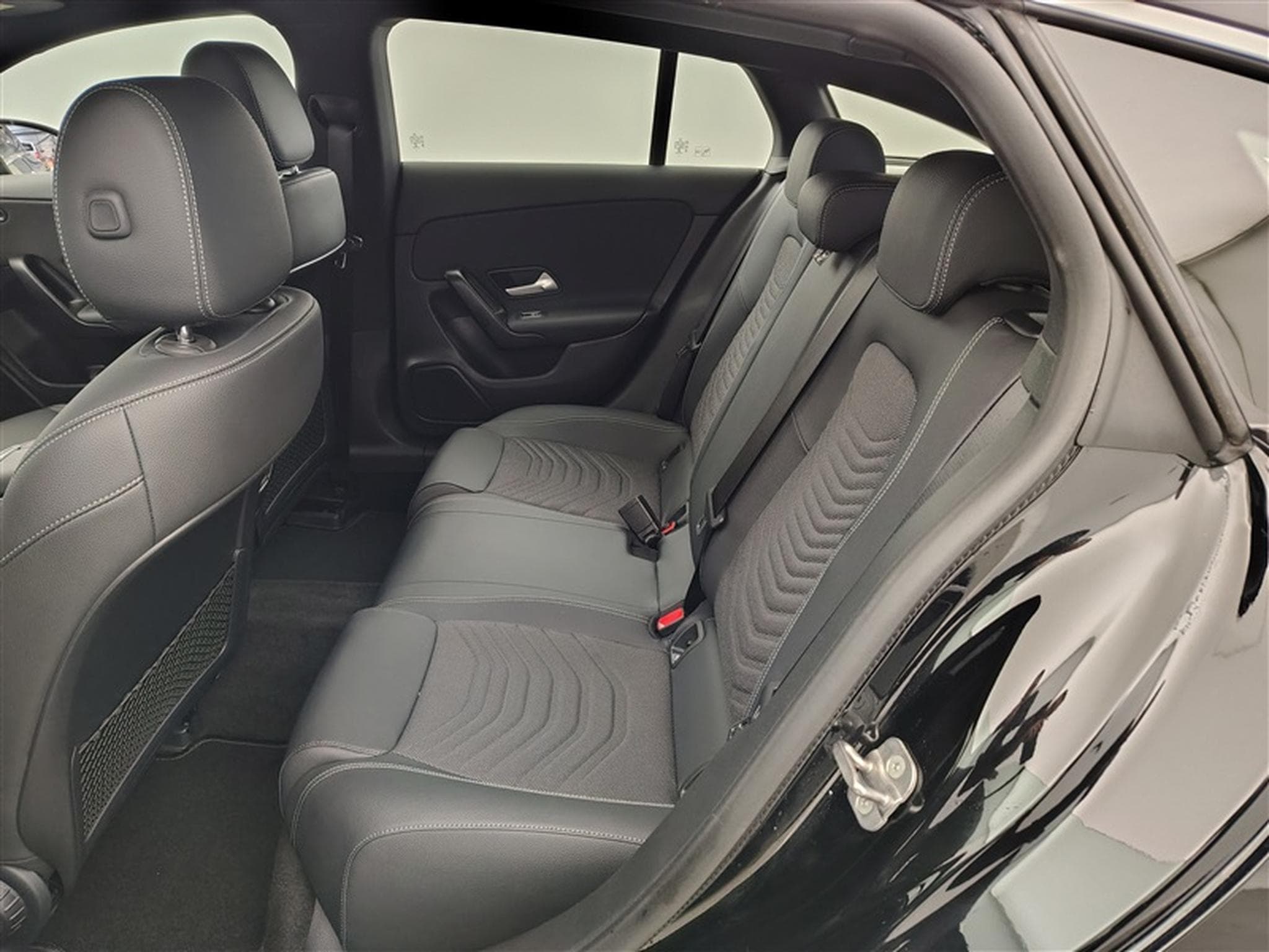 Mercedes CLA 180 180 d Business Solution S-CUIR/NAVI/JA16/PDC AV AR (2023) - Photo 13