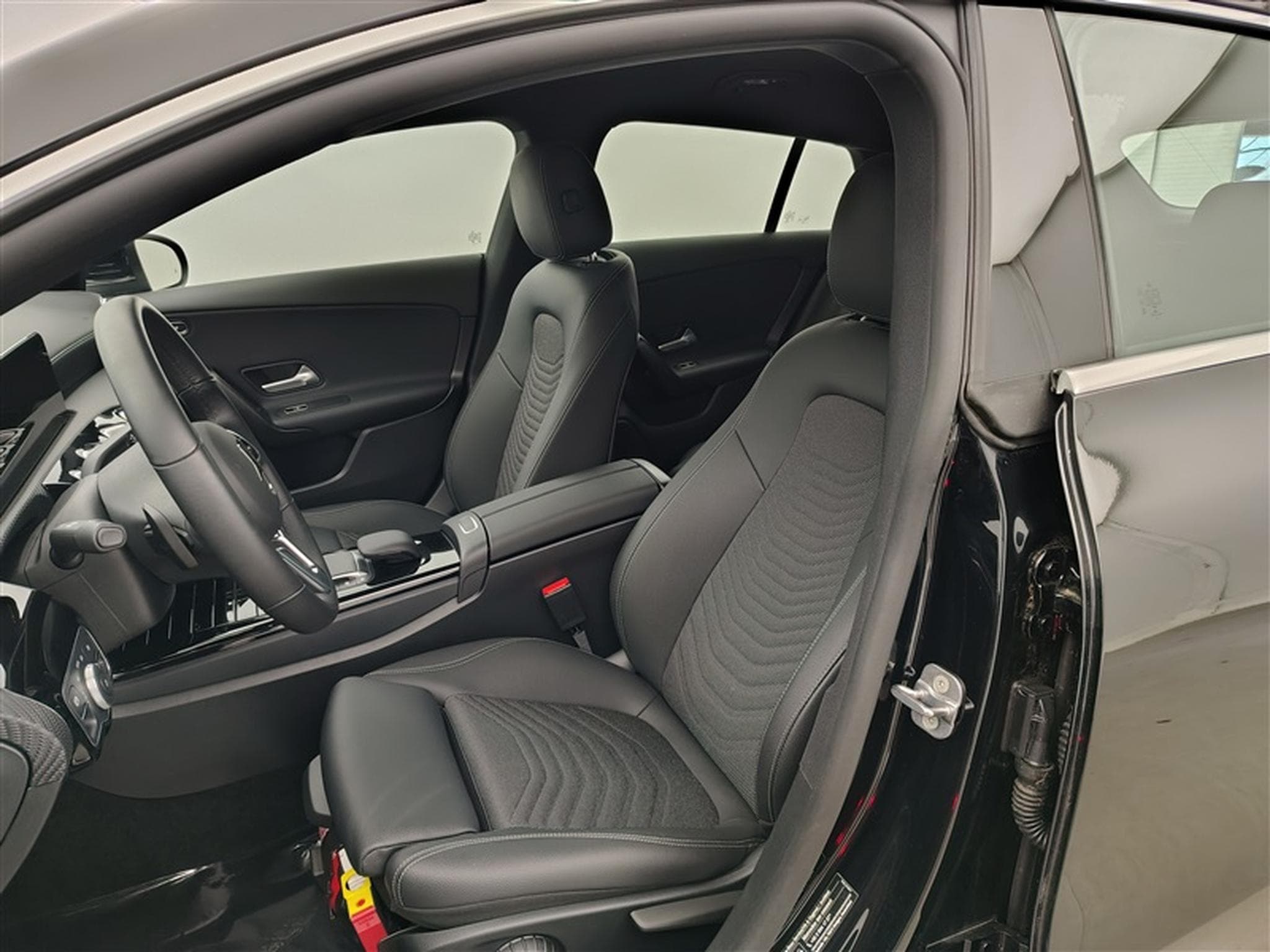 Mercedes CLA 180 180 d Business Solution S-CUIR/NAVI/JA16/PDC AV AR (2023) - Photo 7
