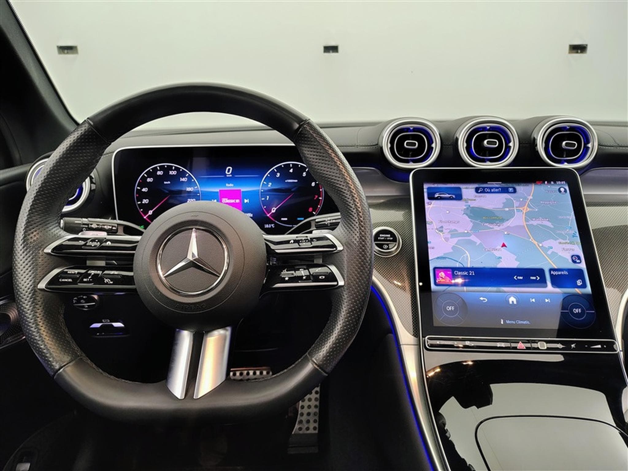 Mercedes GLC 200 4matic AMG line + pack premium (2024) - Photo 9