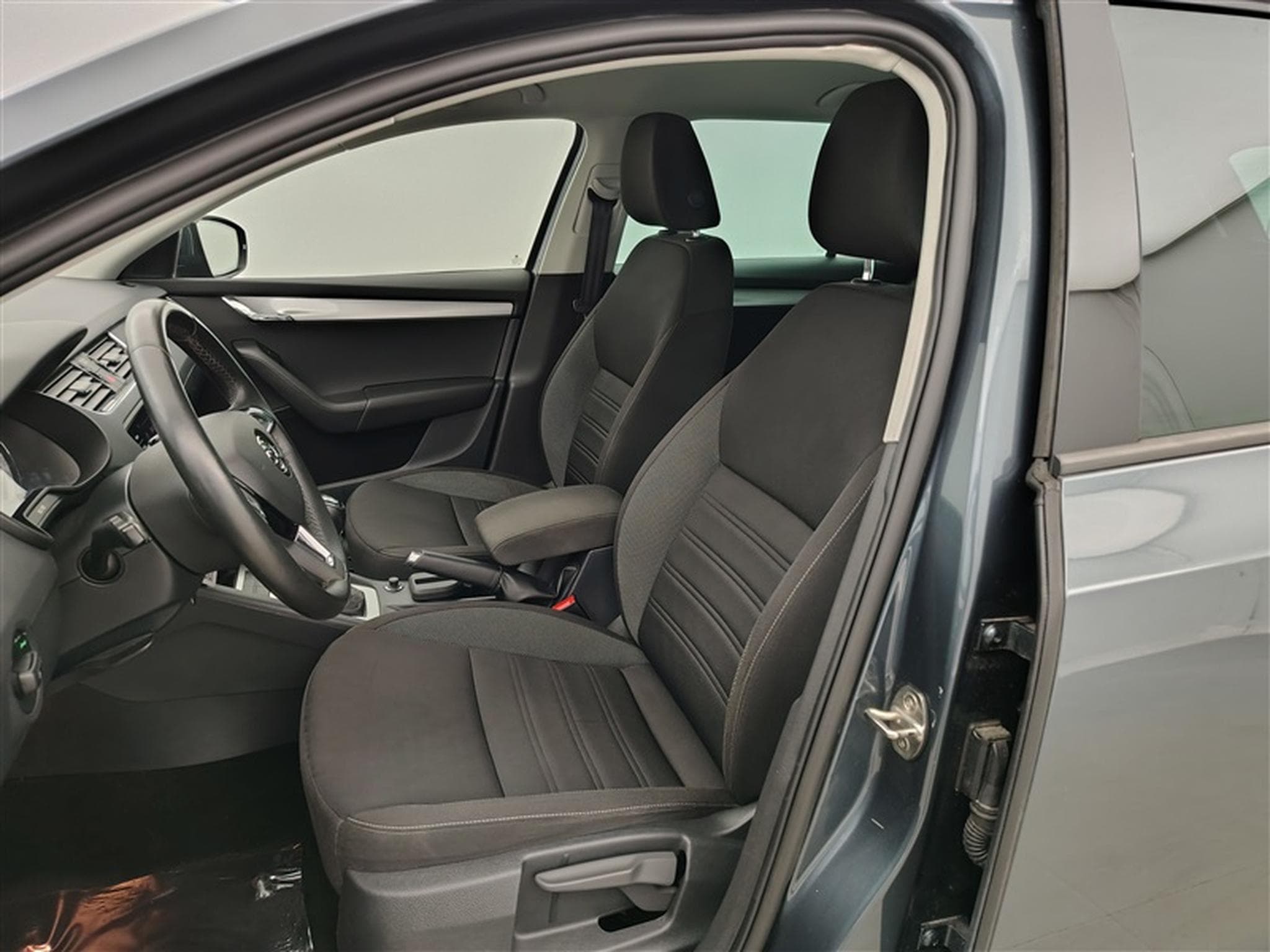 Skoda Octavia 1.6 TDi 115Cv Ambition NAVI / ALU / PDC (2020) - Photo 7