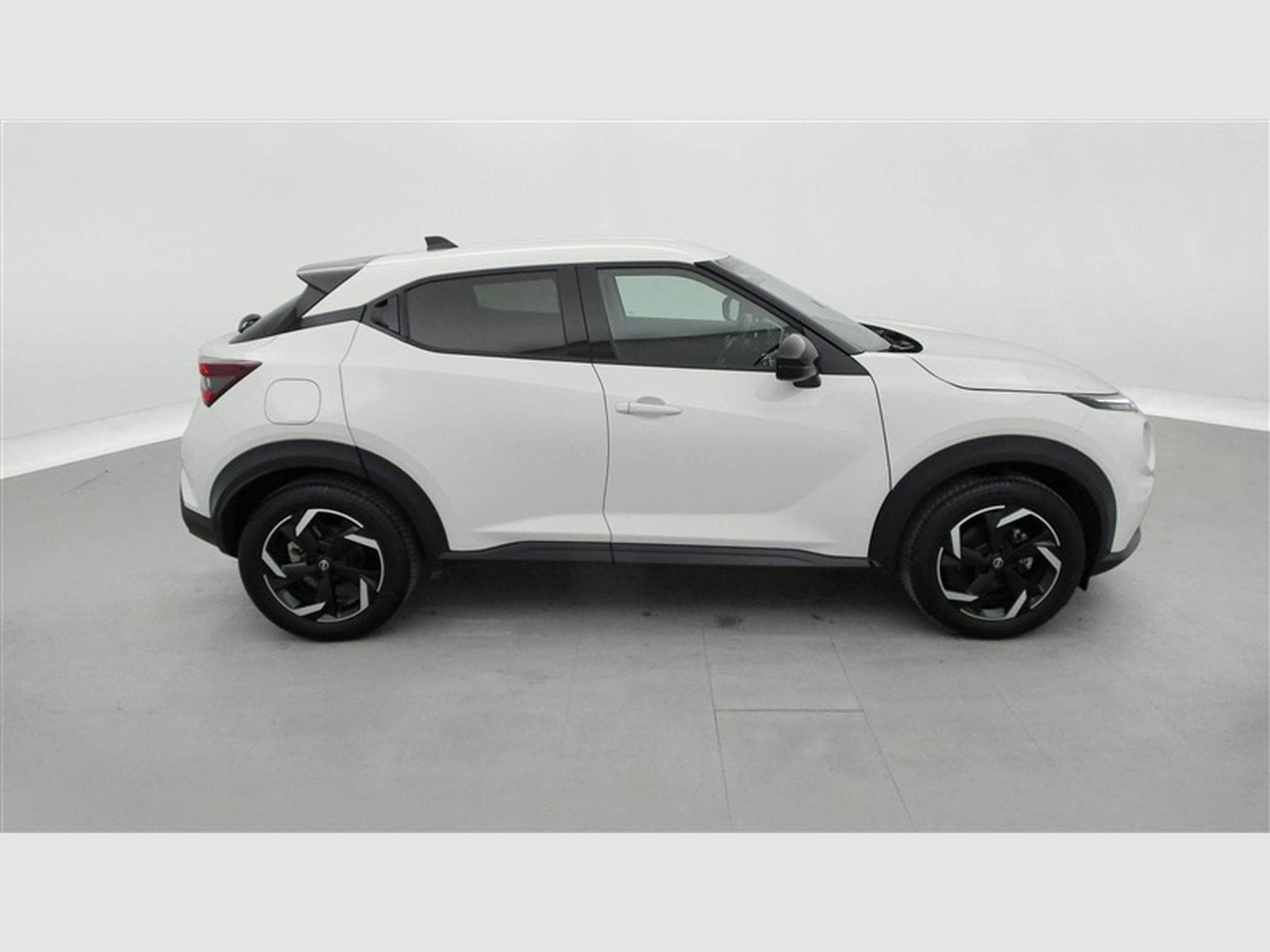 Nissan Juke 1.0 DIG-T 2WD N-Connecta NAVI/FULL LED/JA17/PDC (2023) - Photo 24