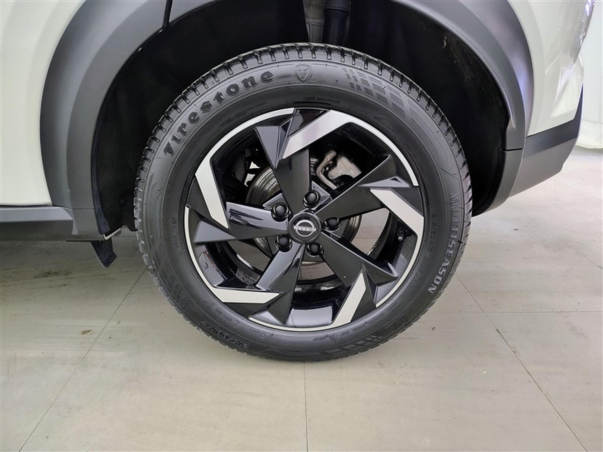 Nissan Juke 1.0 DIG-T 2WD N-Connecta NAVI/FULL LED/JA17/PDC (2023) - Photo 6