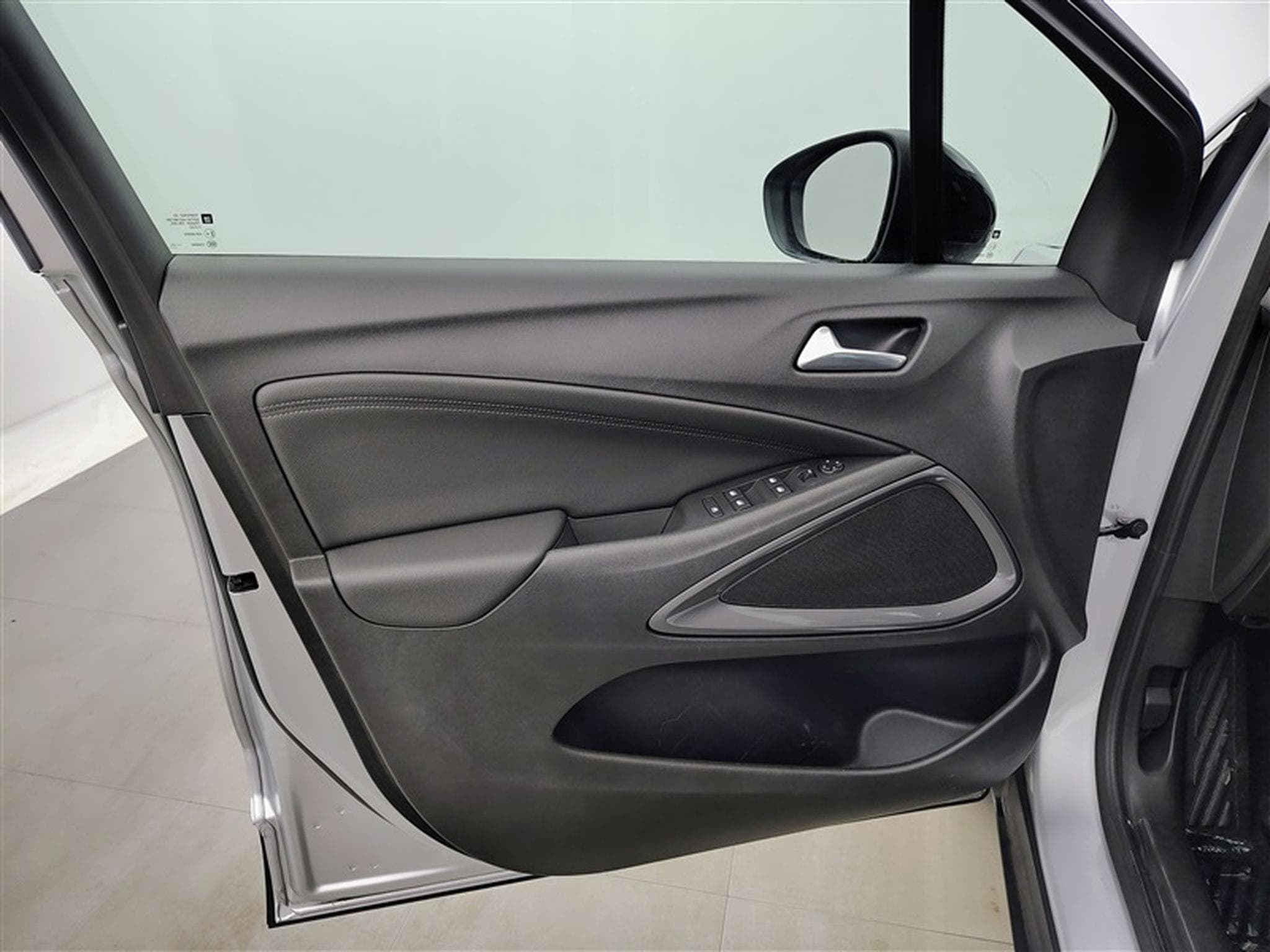 Opel Crossland 1.2 Turbo Elegance S/S (EU6.4) (2023) - Photo 16