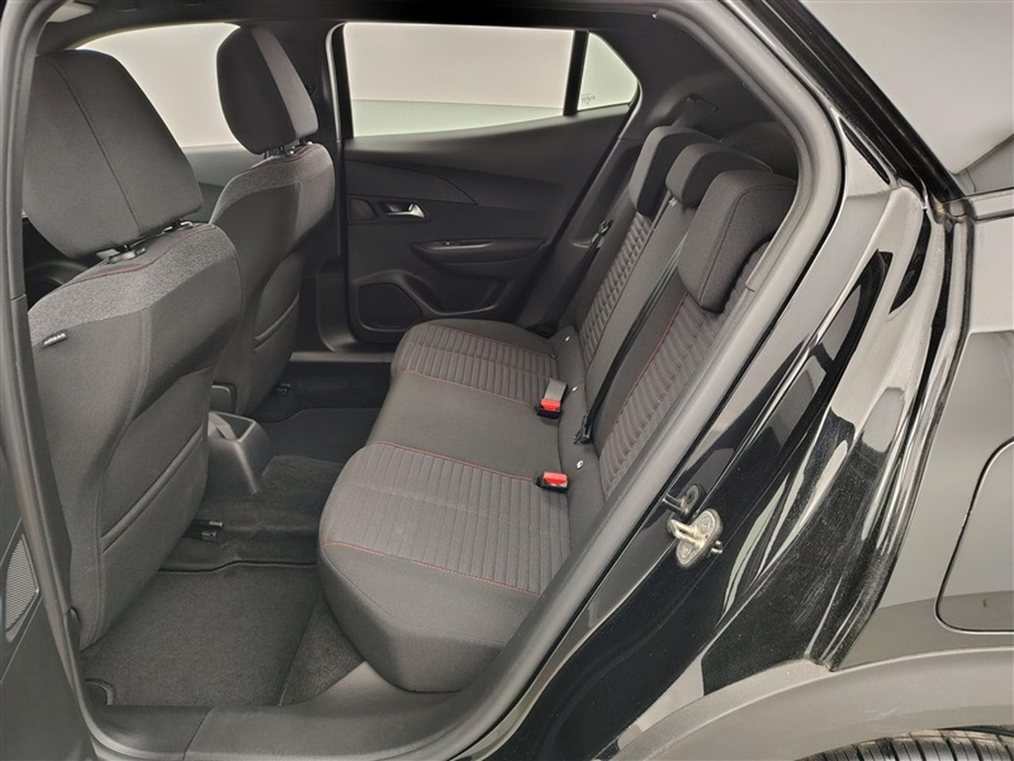 Peugeot 2008 1.2 PureTech Active Pack Navi / PDC (2023) - Photo 13