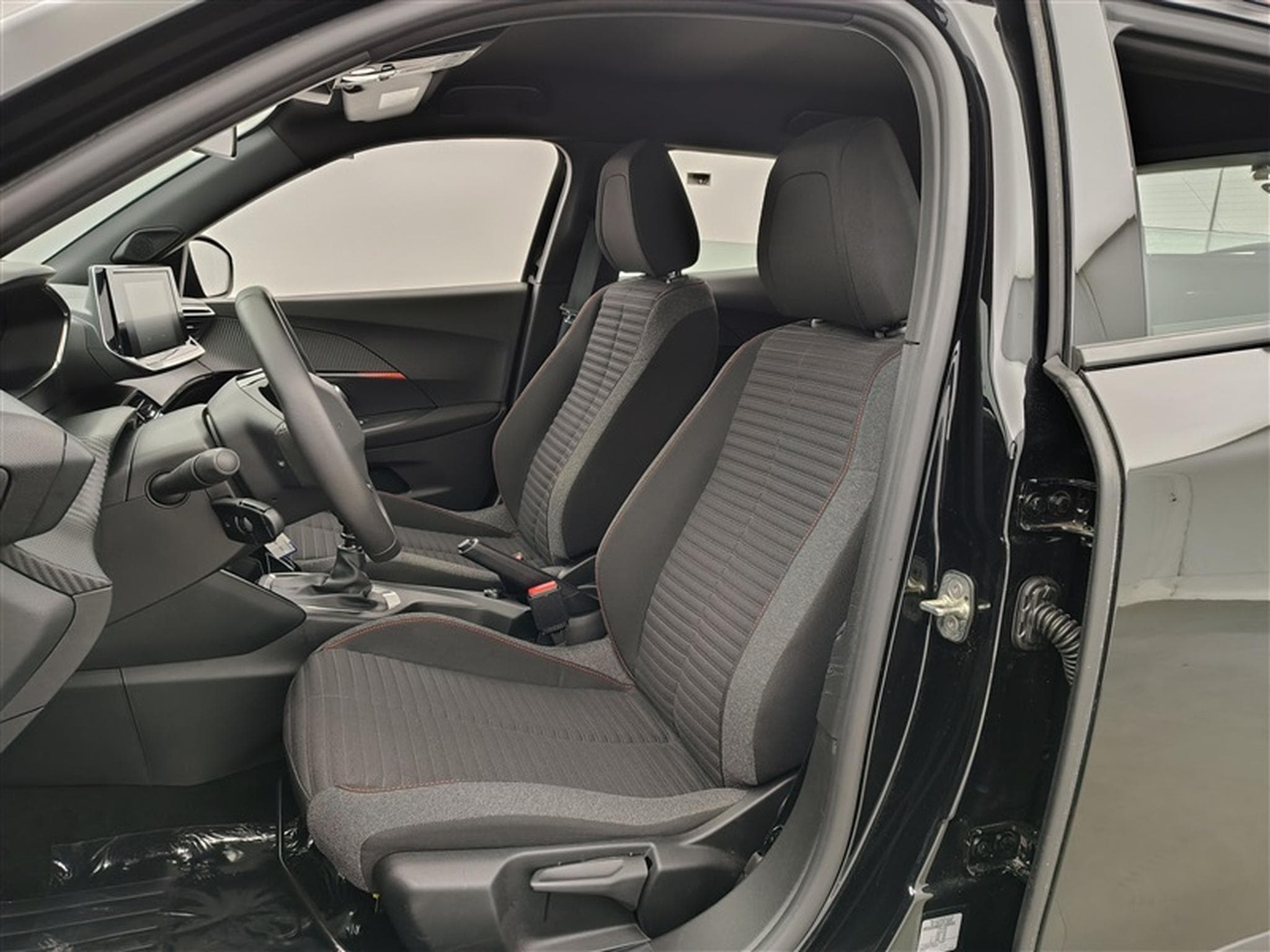 Peugeot 2008 1.2 PureTech Active Pack Navi / PDC (2023) - Photo 7