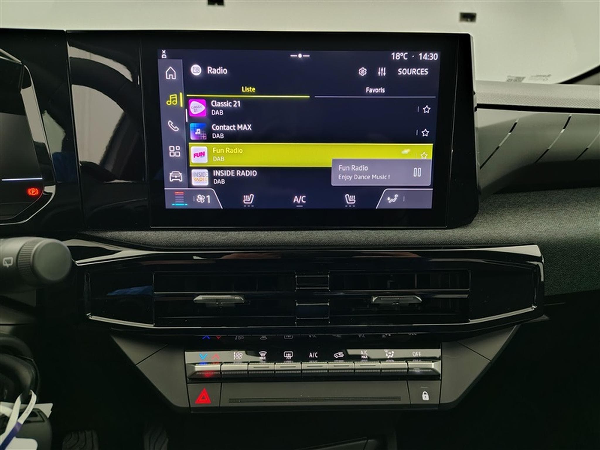 Renault Clio 1.2 TCe 115cv Evolution CARPLAY / FULL LED / CAMERA (2026) - Photo 11