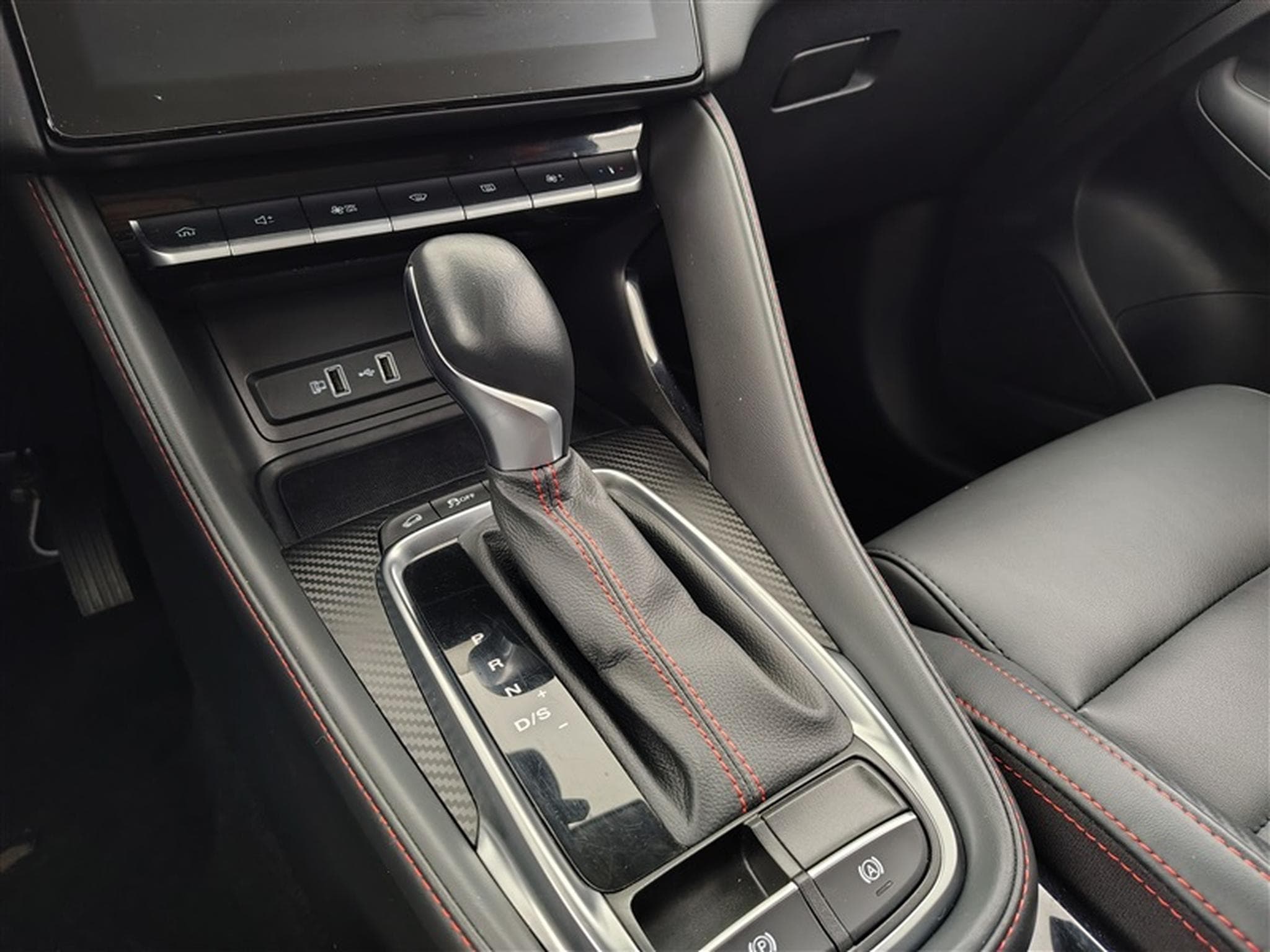 MG ZS 1.0 T-GDi 110cv AUTO Luxury NAVI / FULL LED / CUIR / CAMERA (2024) - Photo 12