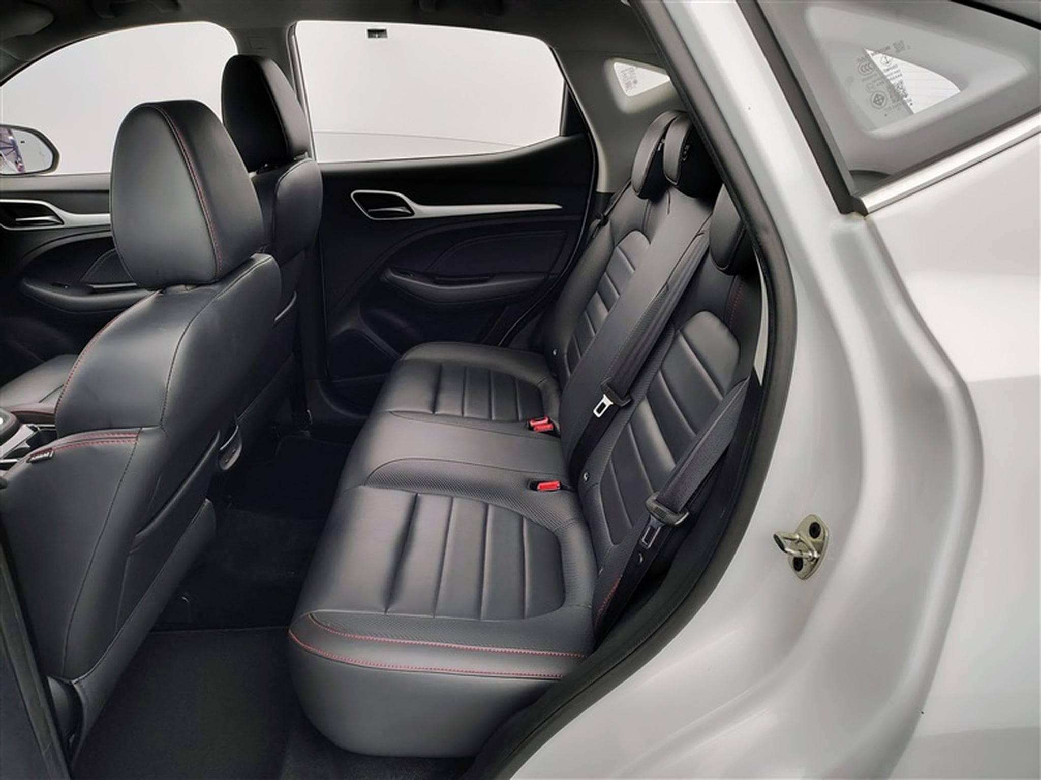 MG ZS 1.0 T-GDi 110cv AUTO Luxury NAVI / FULL LED / CUIR / CAMERA (2024) - Photo 13