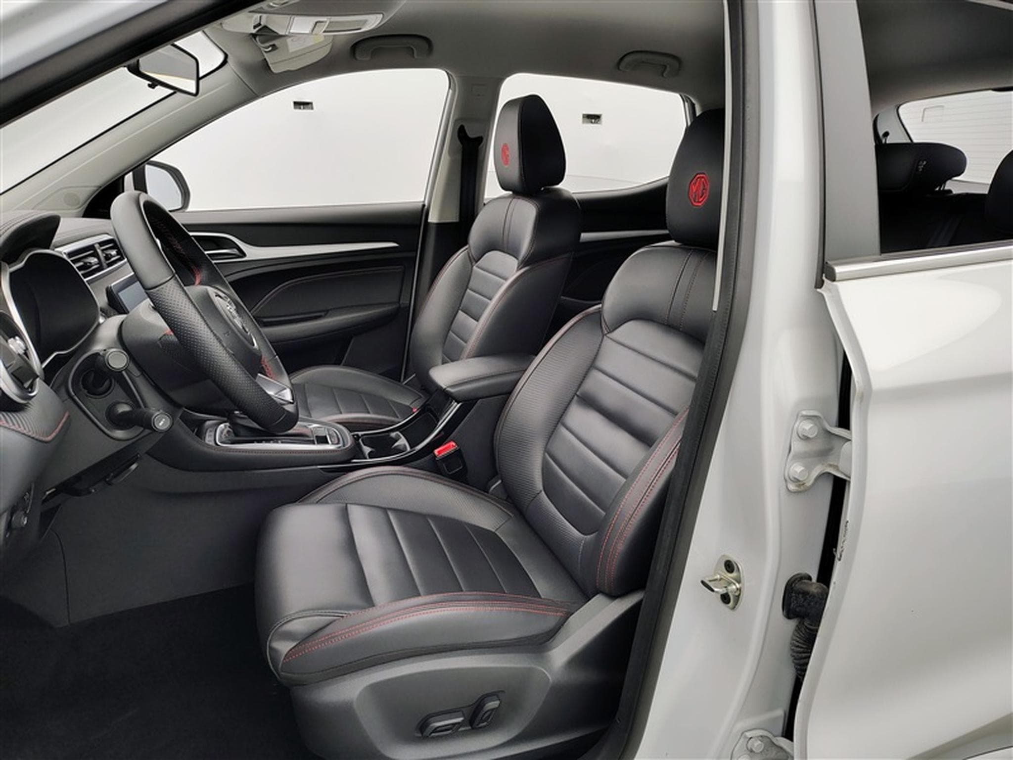MG ZS 1.0 T-GDi 110cv AUTO Luxury NAVI / FULL LED / CUIR / CAMERA (2024) - Photo 7