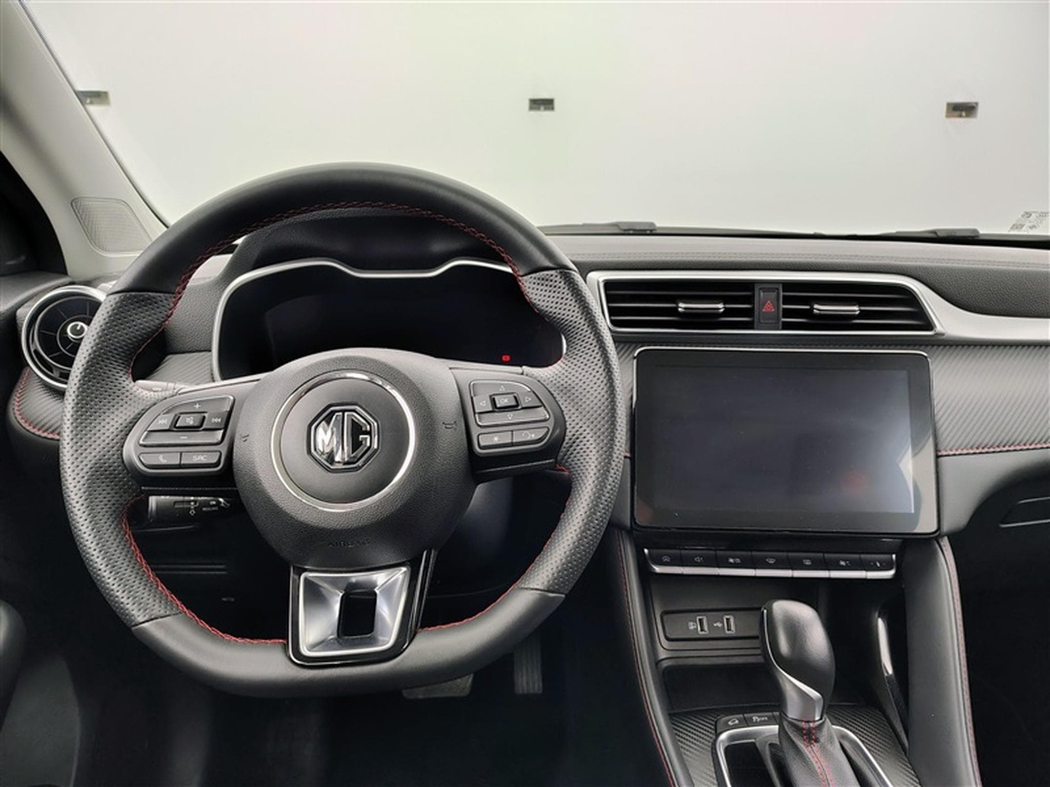MG ZS 1.0 T-GDi 110cv AUTO Luxury NAVI / FULL LED / CUIR / CAMERA (2024) - Photo 9