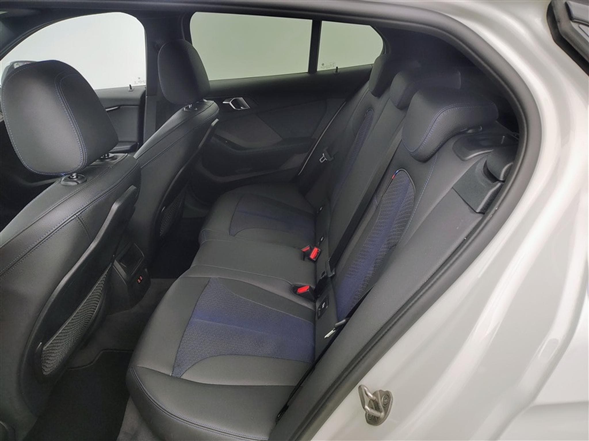 BMW 118 iA Pack M NAVI / FULL LED / S-CUIR (2023) - Photo 13