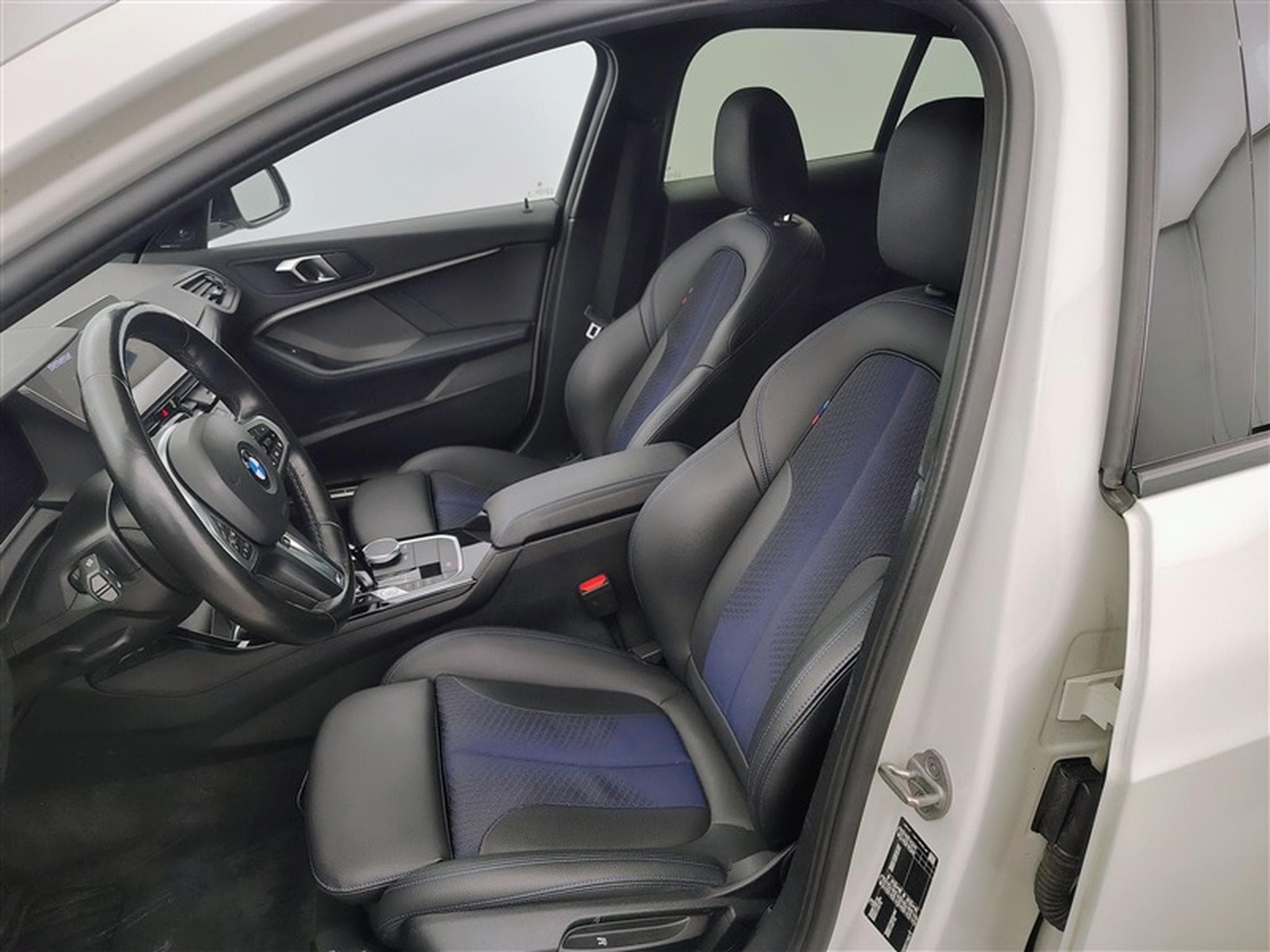 BMW 118 iA Pack M NAVI / FULL LED / S-CUIR (2023) - Photo 7