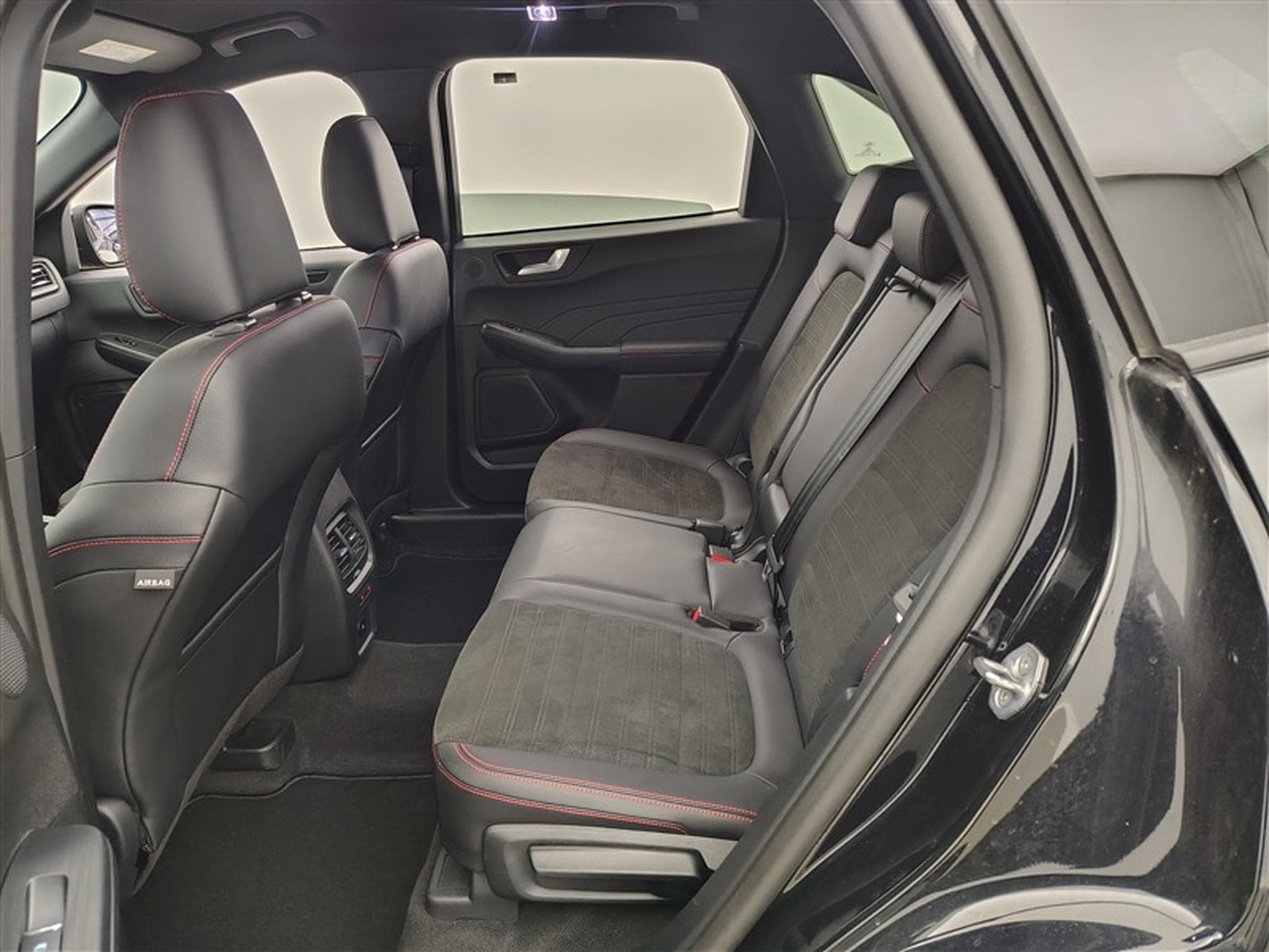 Ford Kuga 2.0 TDCi 120cv PowerShift ST-Line NAVI / FULL LED / CAMERA (2023) - Photo 13
