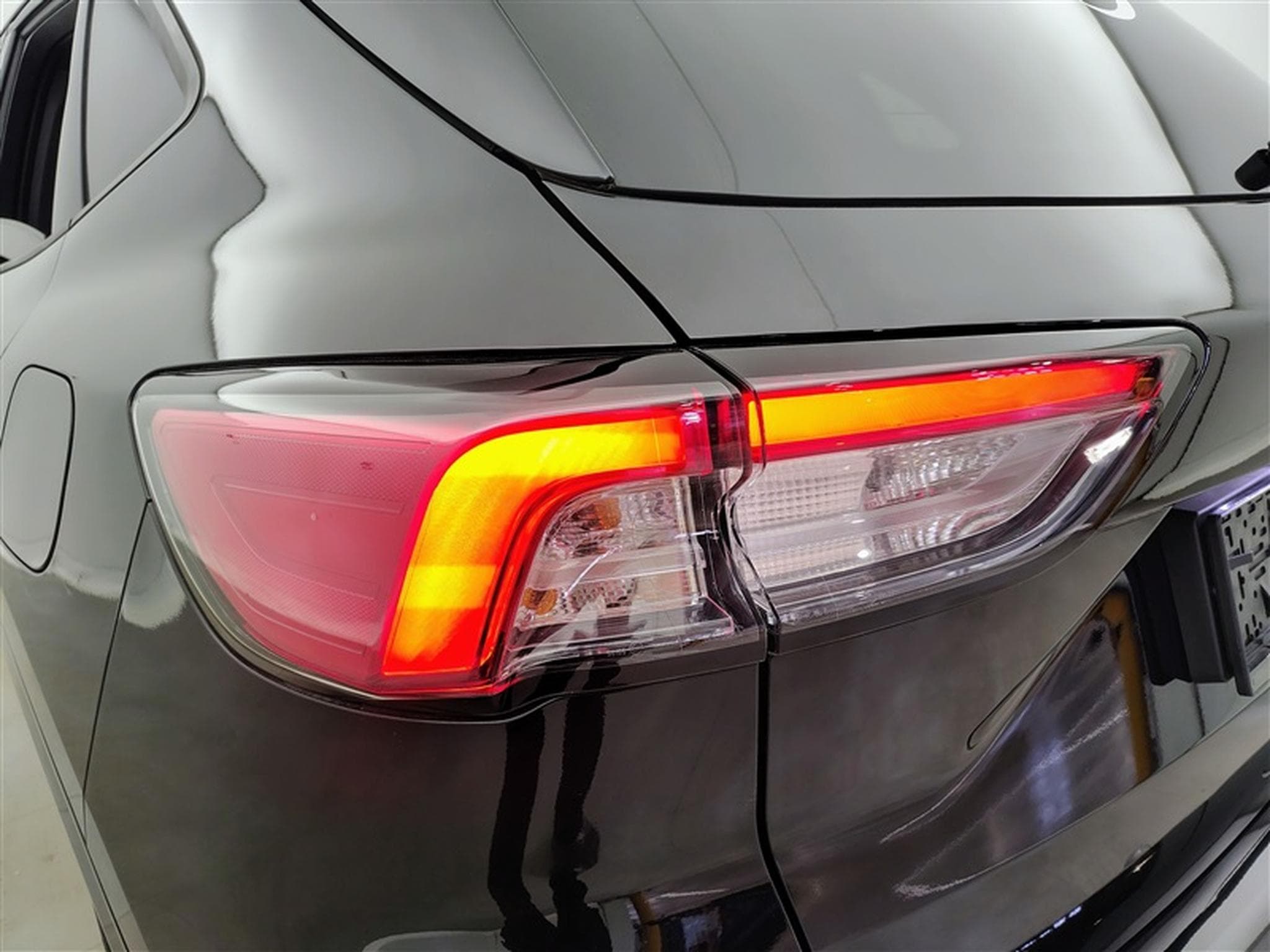 Ford Kuga 2.0 TDCi 120cv PowerShift ST-Line NAVI / FULL LED / CAMERA (2023) - Photo 16