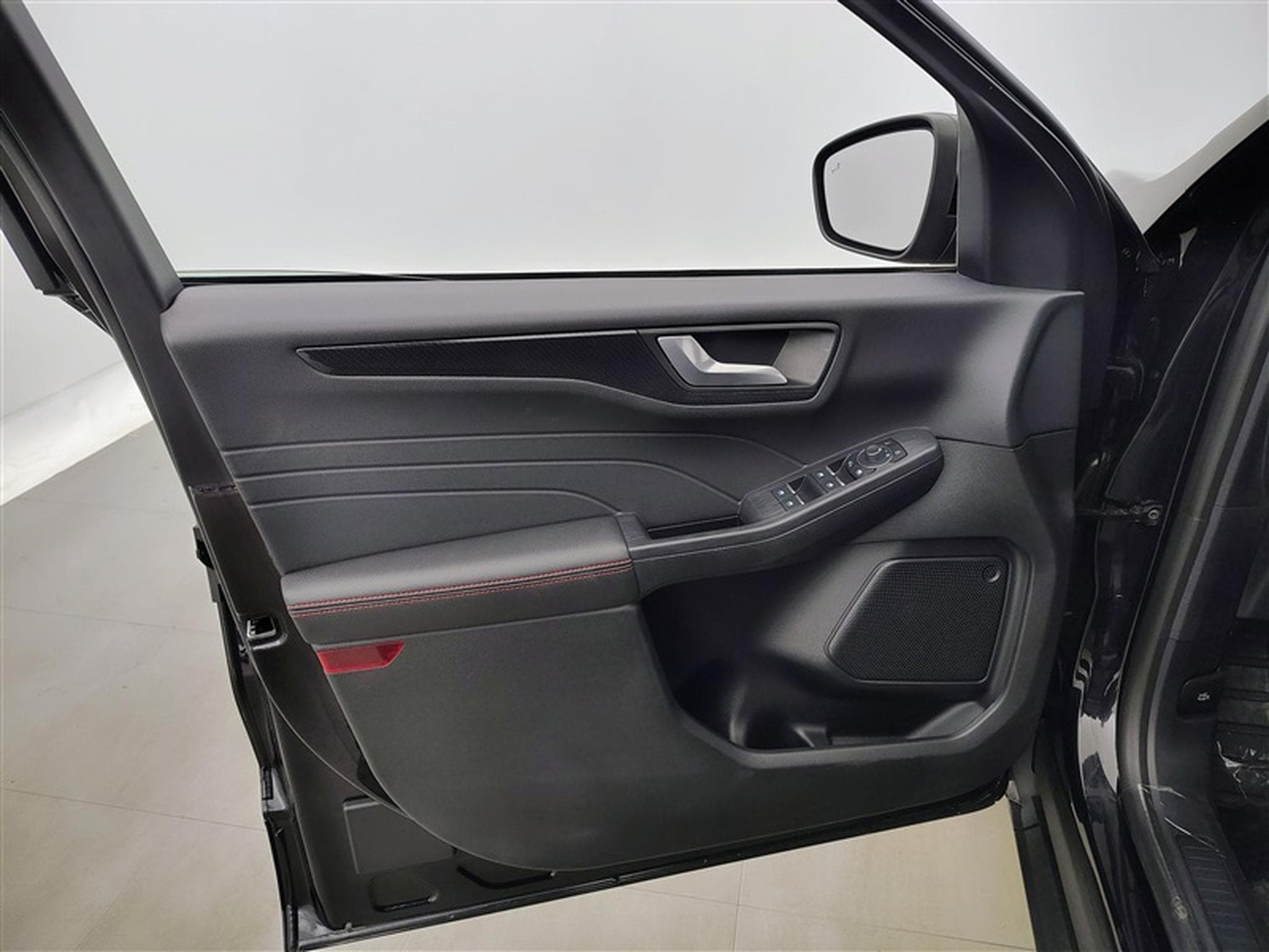 Ford Kuga 2.0 TDCi 120cv PowerShift ST-Line NAVI / FULL LED / CAMERA (2023) - Photo 17