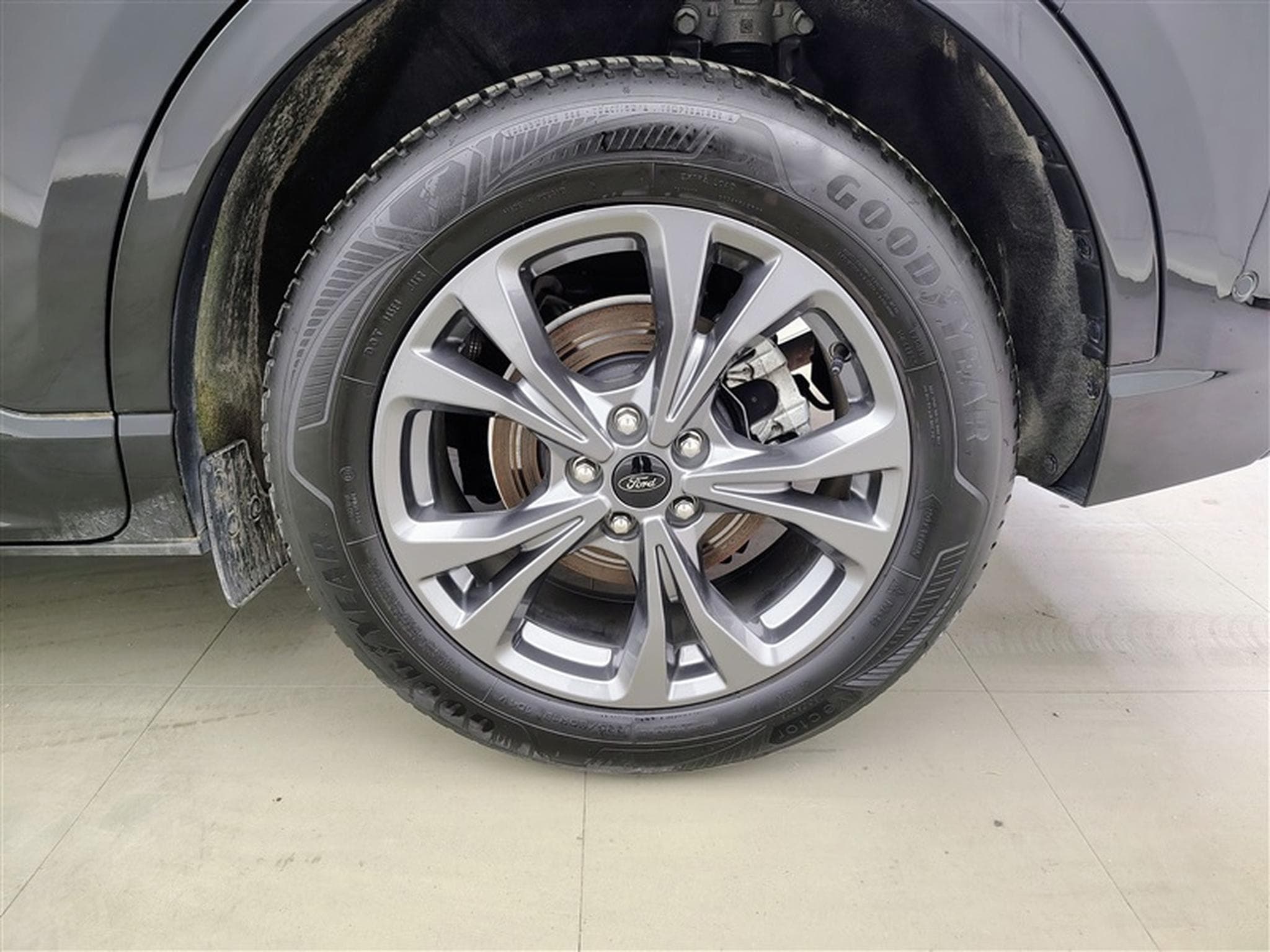 Ford Kuga 2.0 TDCi 120cv PowerShift ST-Line NAVI / FULL LED / CAMERA (2023) - Photo 6