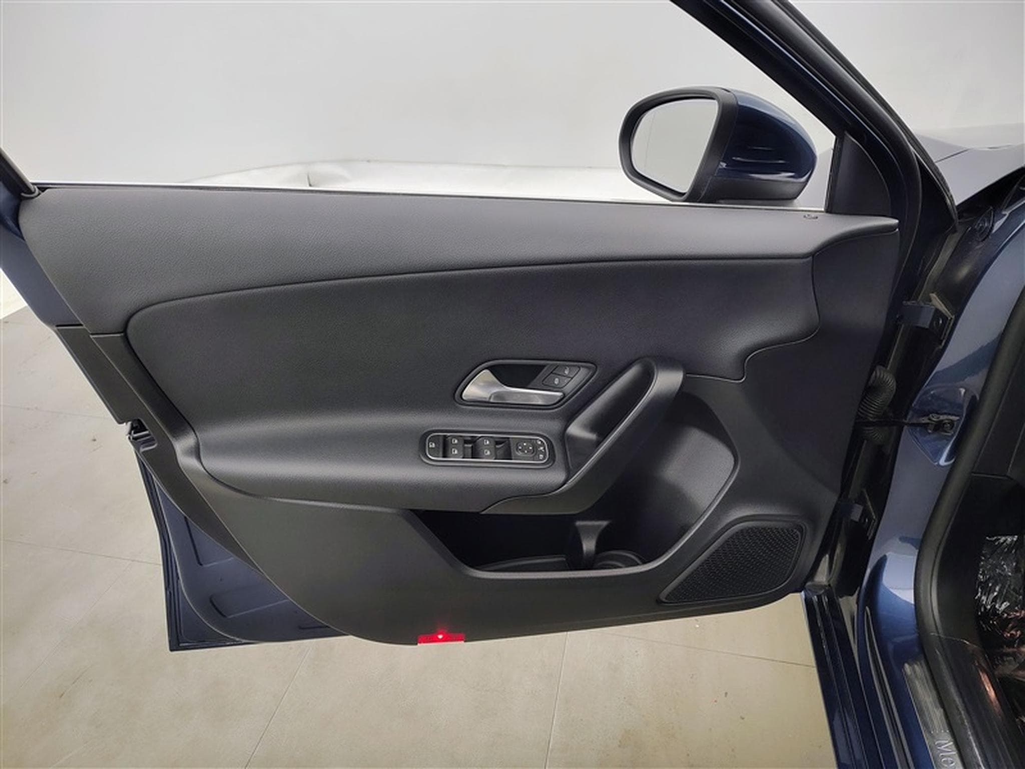 Mercedes A 200 A 200 Business Solution S-CUIR/NAVI/TO PANO/FULL LED/JA (2021) - Photo 17