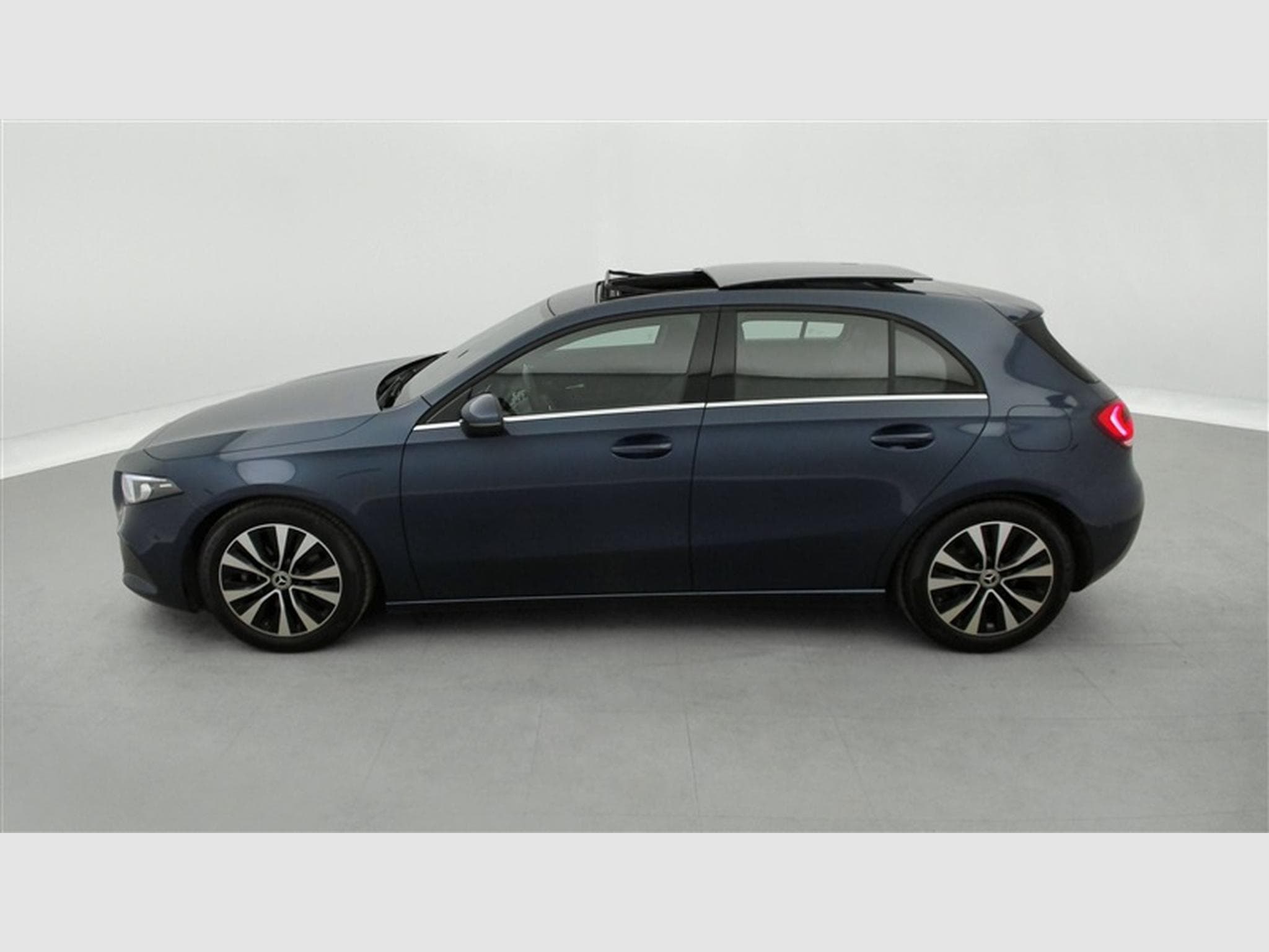 Mercedes A 200 A 200 Business Solution S-CUIR/NAVI/TO PANO/FULL LED/JA (2021) - Photo 3