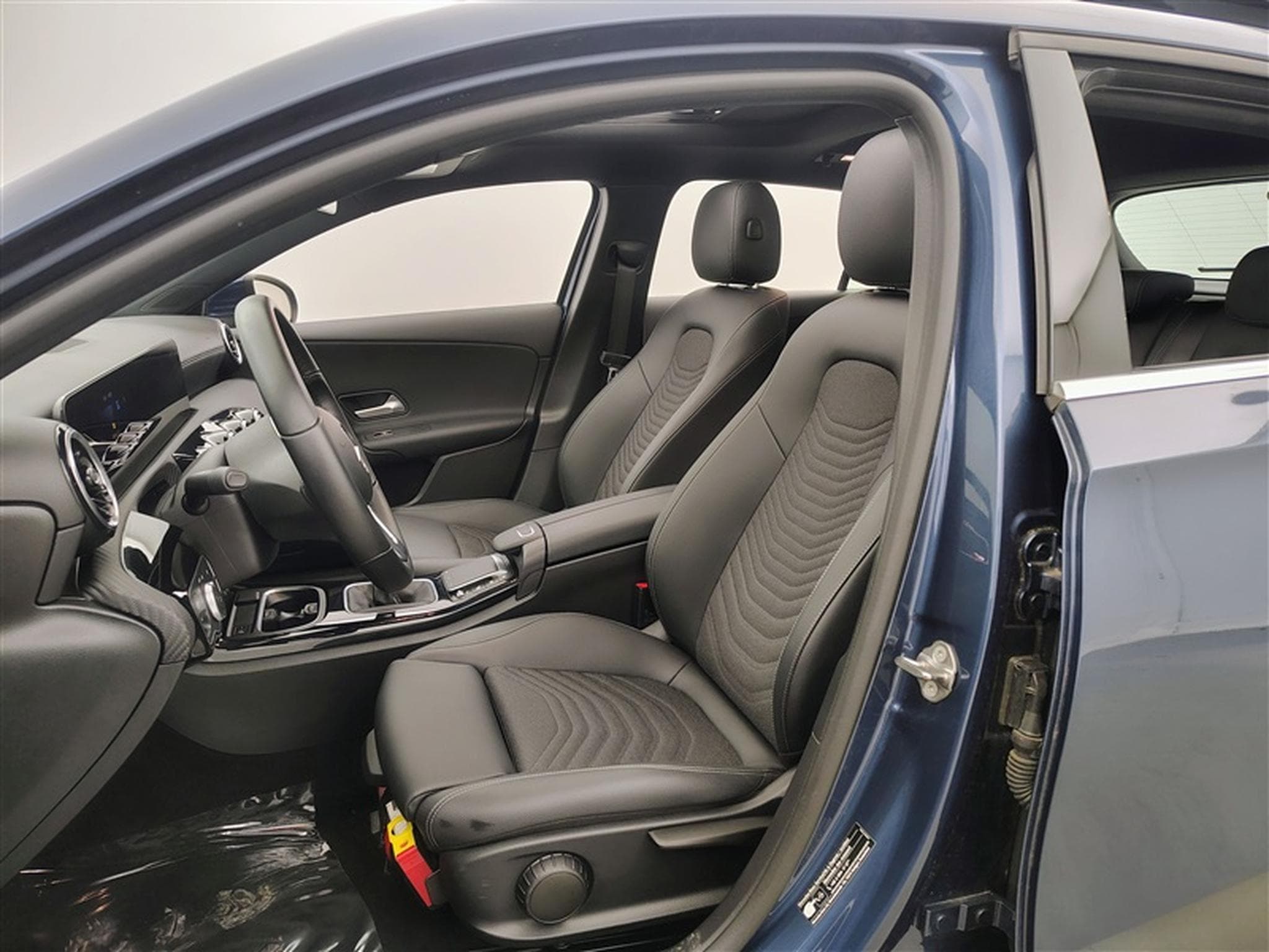 Mercedes A 200 A 200 Business Solution S-CUIR/NAVI/TO PANO/FULL LED/JA (2021) - Photo 7