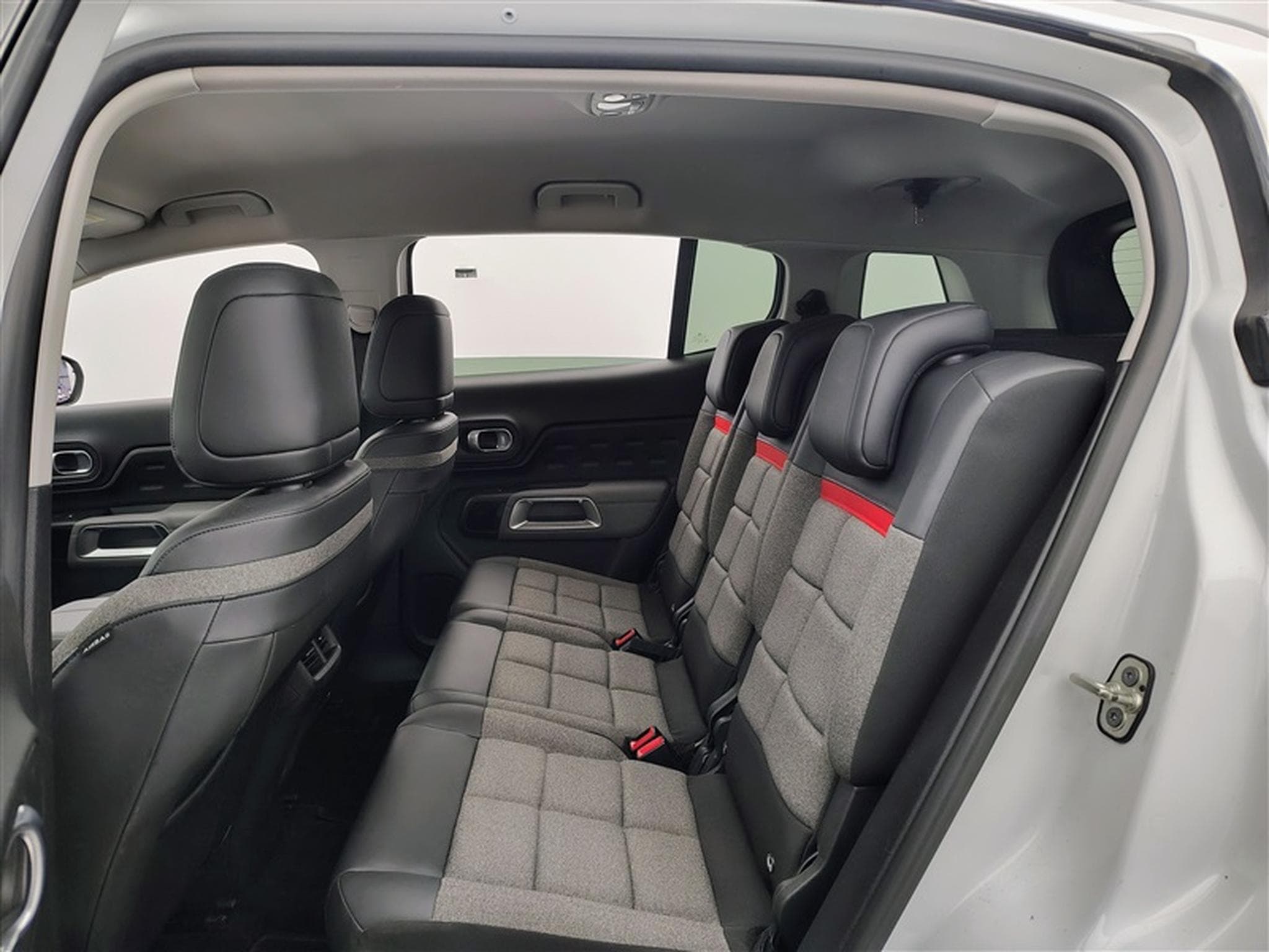 Citroen C5 Aircross 1.2 PureTech 130cv Feel NAVI / KEYLESS / CAMERA / JA 18" (2020) - Photo 13