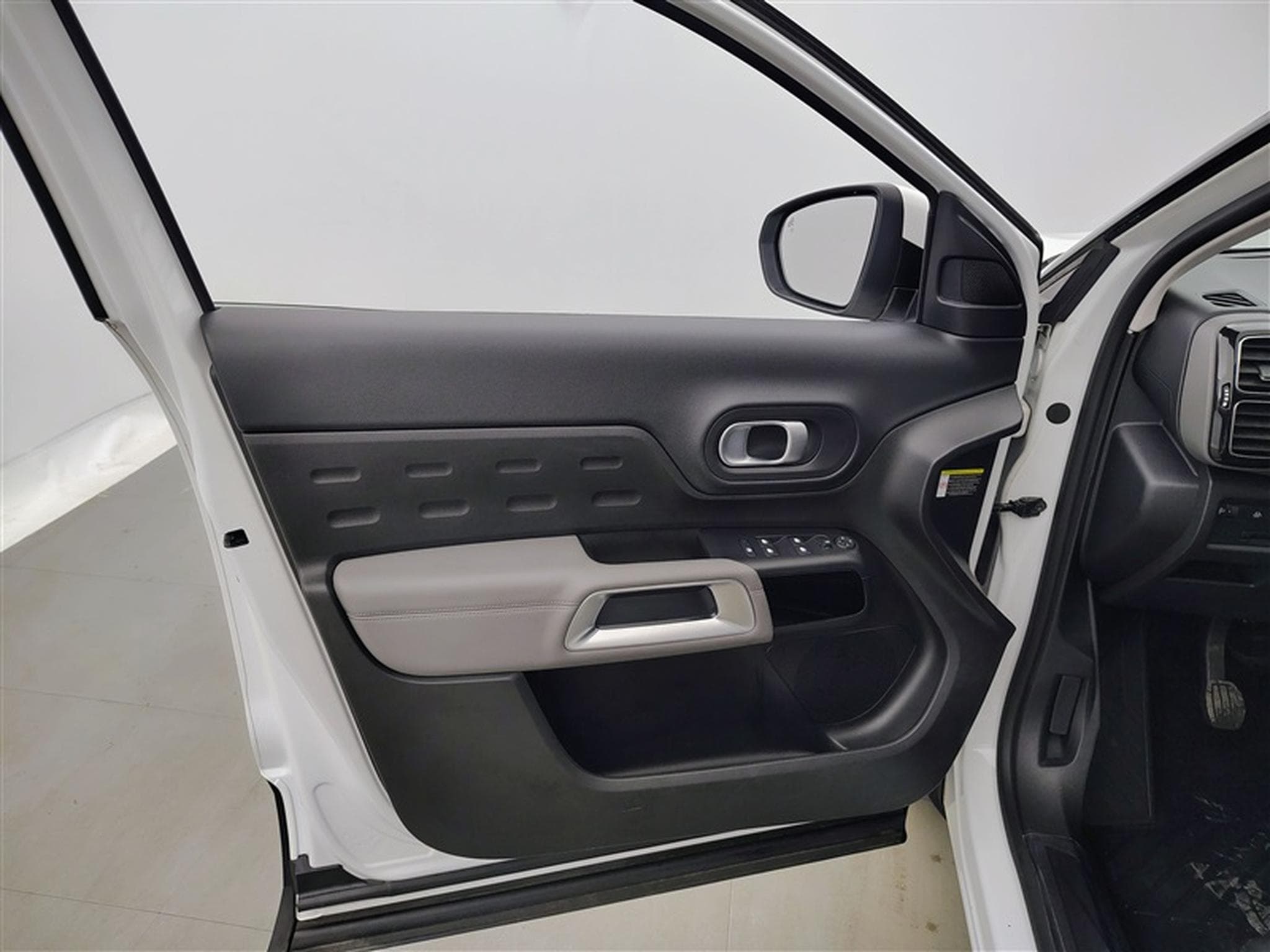 Citroen C5 Aircross 1.2 PureTech 130cv Feel NAVI / KEYLESS / CAMERA / JA 18" (2020) - Photo 17