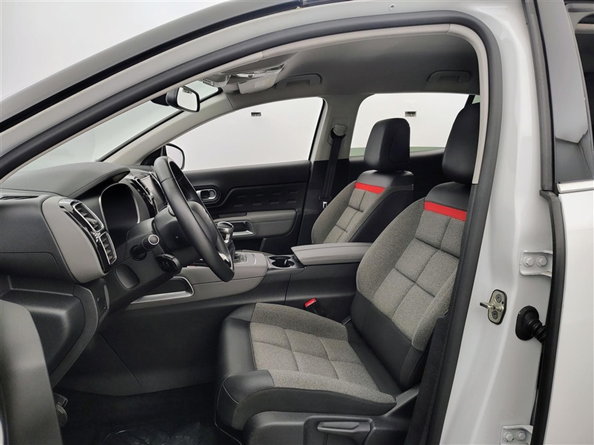 Citroen C5 Aircross 1.2 PureTech 130cv Feel NAVI / KEYLESS / CAMERA / JA 18" (2020) - Photo 7