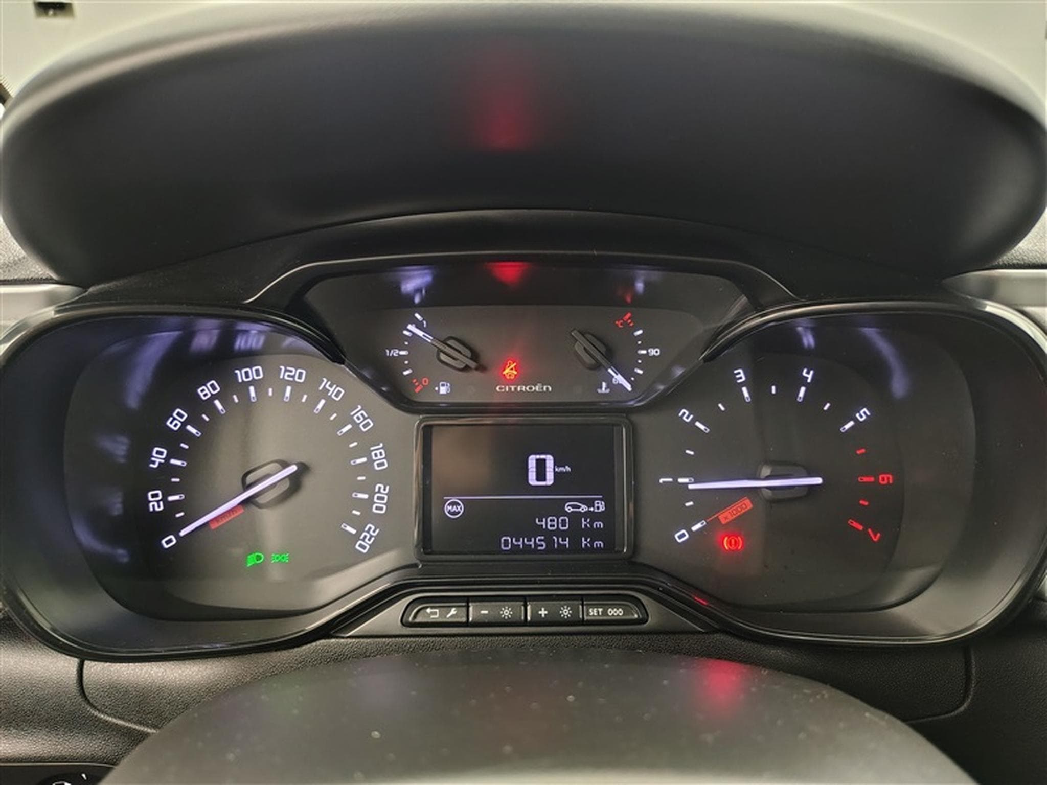 Citroen C3 1.2i PureTech Shine CARPLAY / FULL LED / JA 16" (2023) - Photo 10