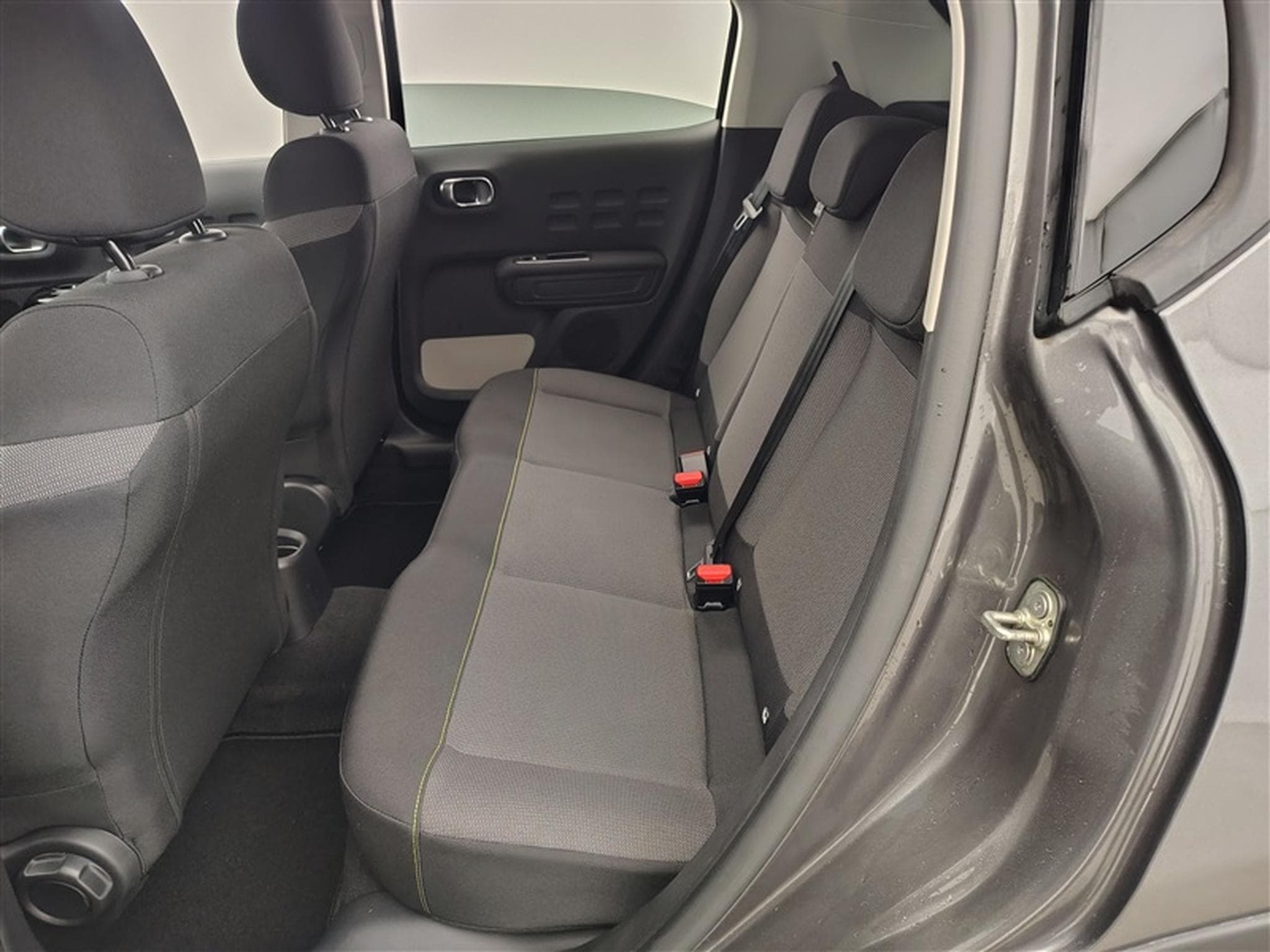 Citroen C3 1.2i PureTech Shine CARPLAY / FULL LED / JA 16" (2023) - Photo 13