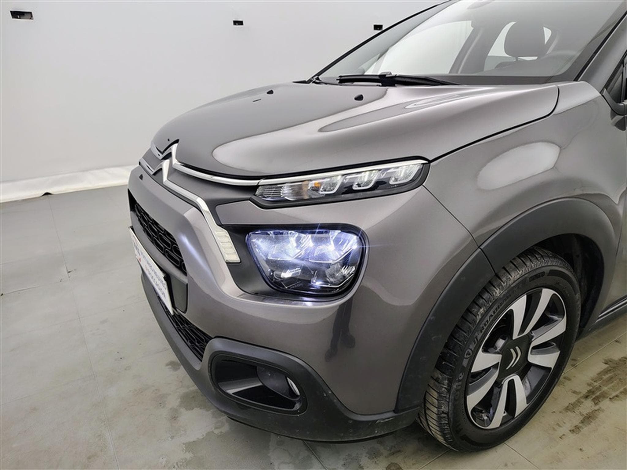 Citroen C3 1.2i PureTech Shine CARPLAY / FULL LED / JA 16" (2023) - Photo 15