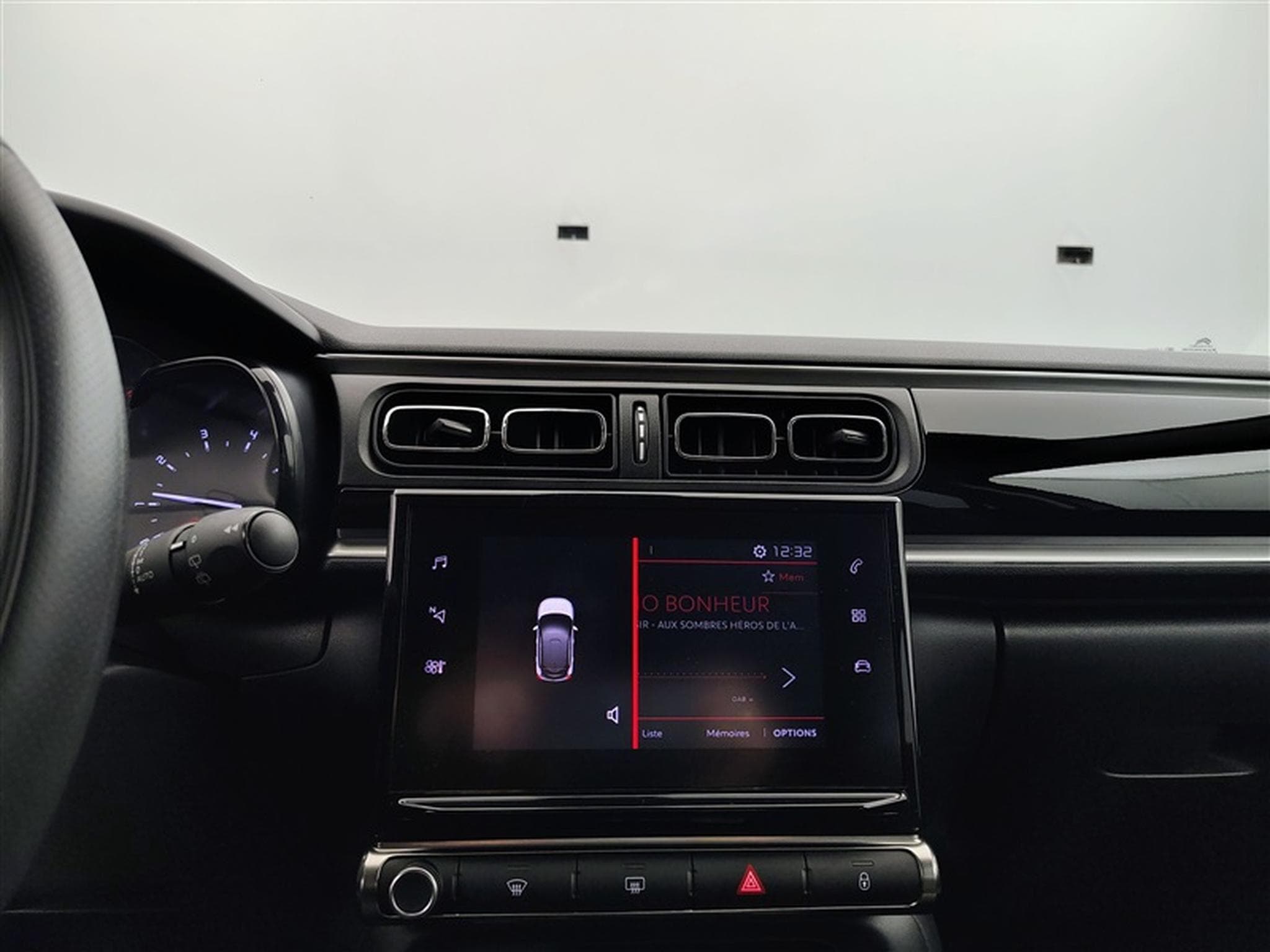 Citroen C3 1.2i PureTech Shine CARPLAY / FULL LED / JA 16" (2023) - Photo 17