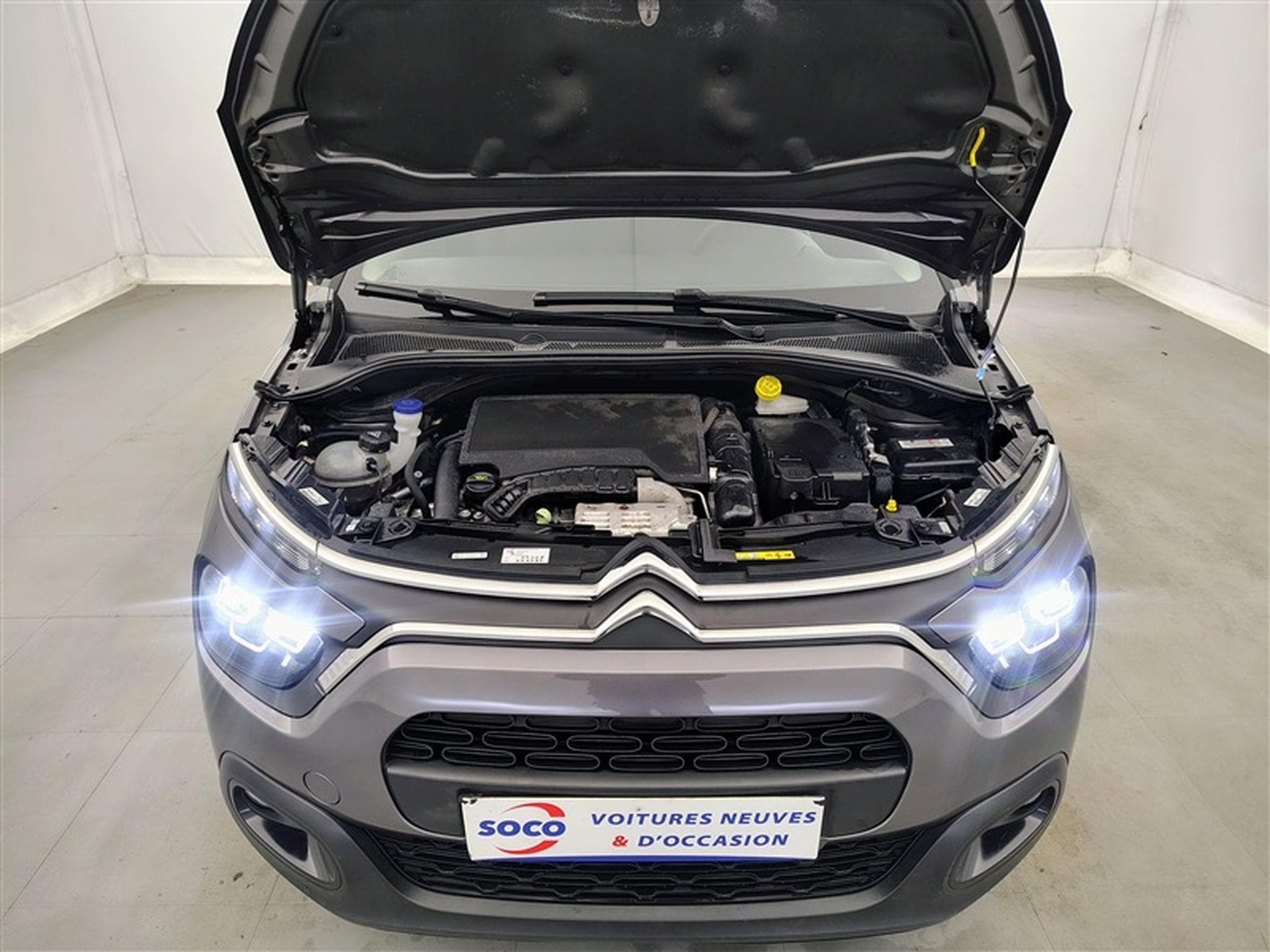 Citroen C3 1.2i PureTech Shine CARPLAY / FULL LED / JA 16" (2023) - Photo 18