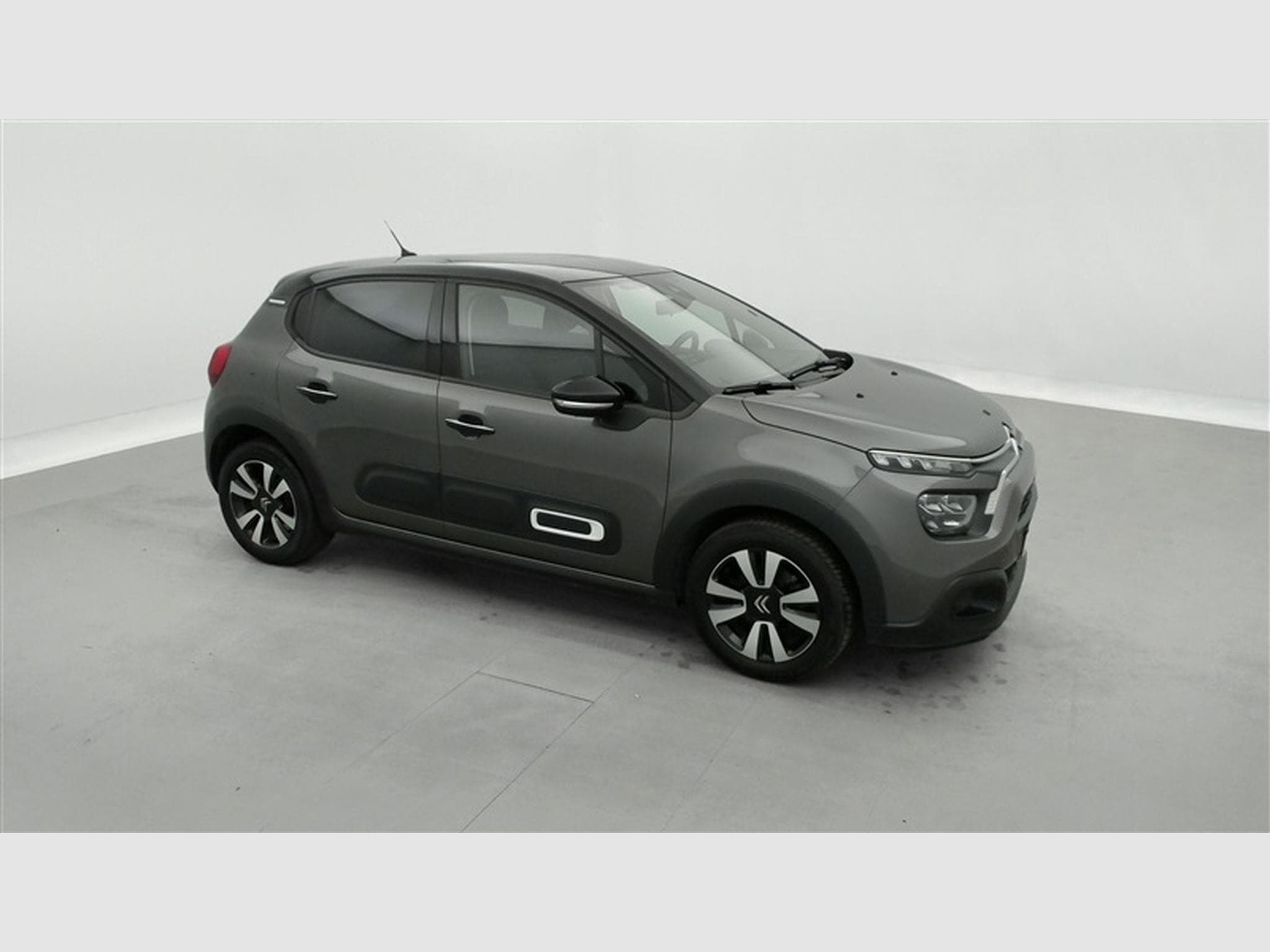 Citroen C3 1.2i PureTech Shine CARPLAY / FULL LED / JA 16" (2023) - Photo 21