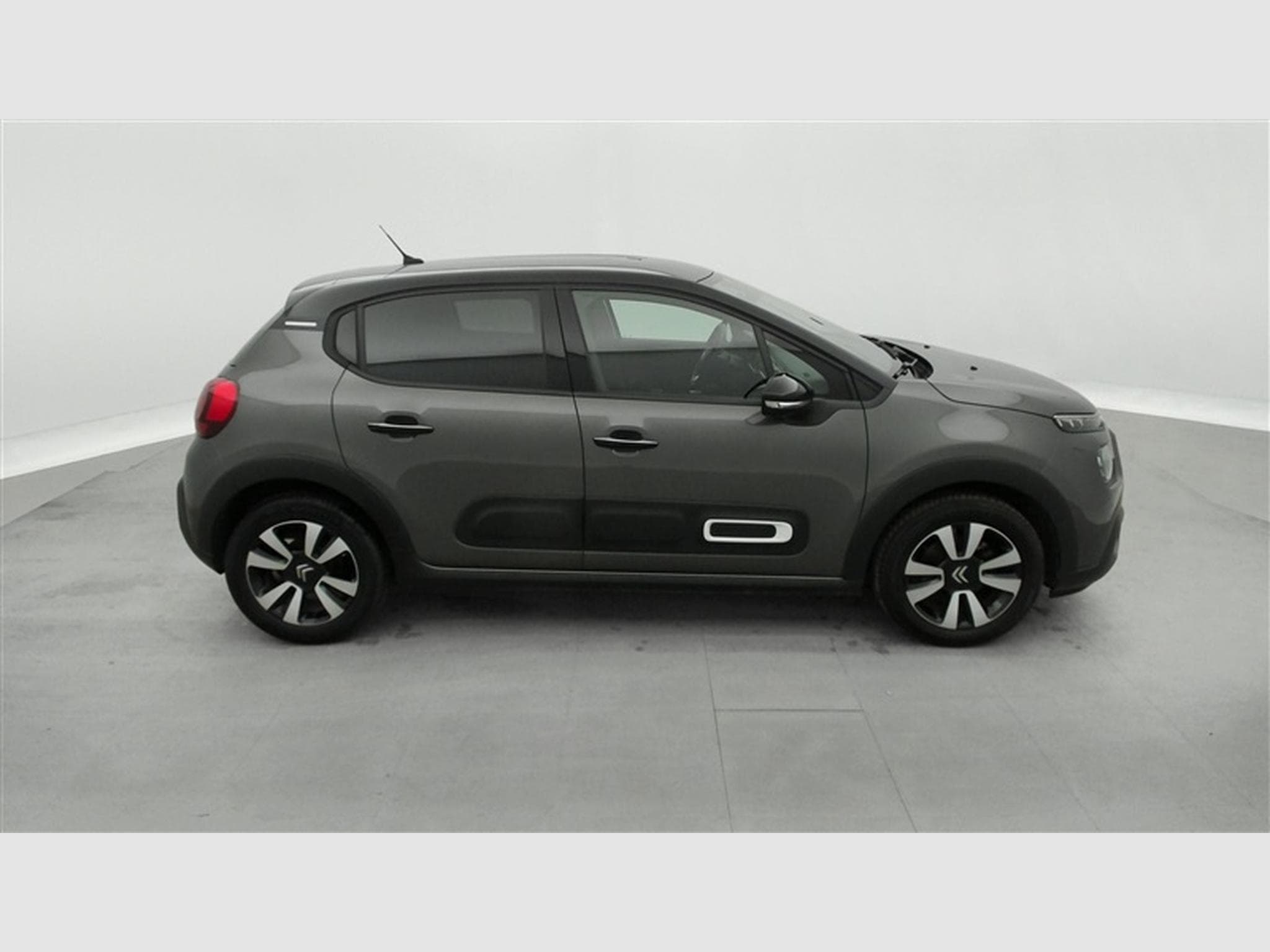 Citroen C3 1.2i PureTech Shine CARPLAY / FULL LED / JA 16" (2023) - Photo 22