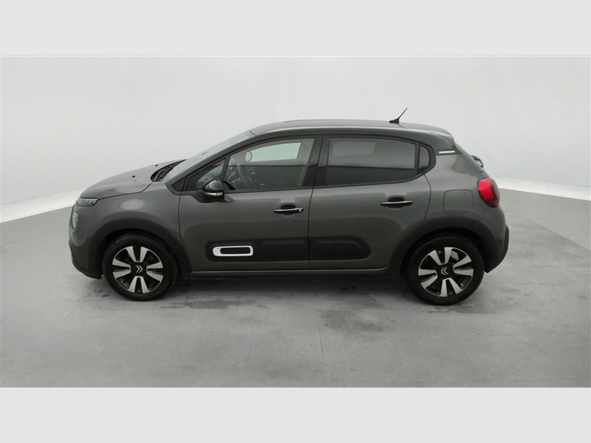 Citroen C3 1.2i PureTech Shine CARPLAY / FULL LED / JA 16" (2023) - Photo 3