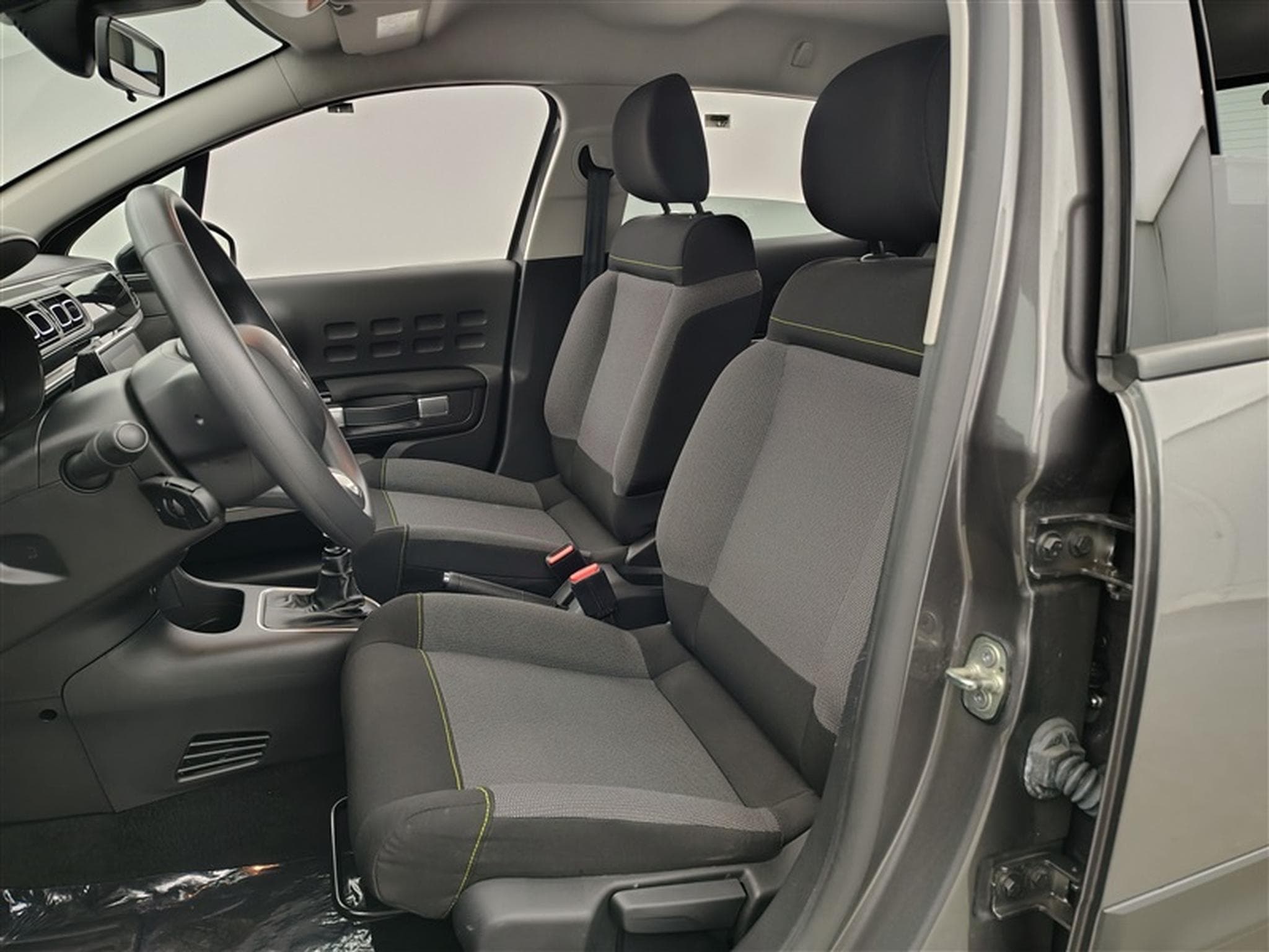 Citroen C3 1.2i PureTech Shine CARPLAY / FULL LED / JA 16" (2023) - Photo 7