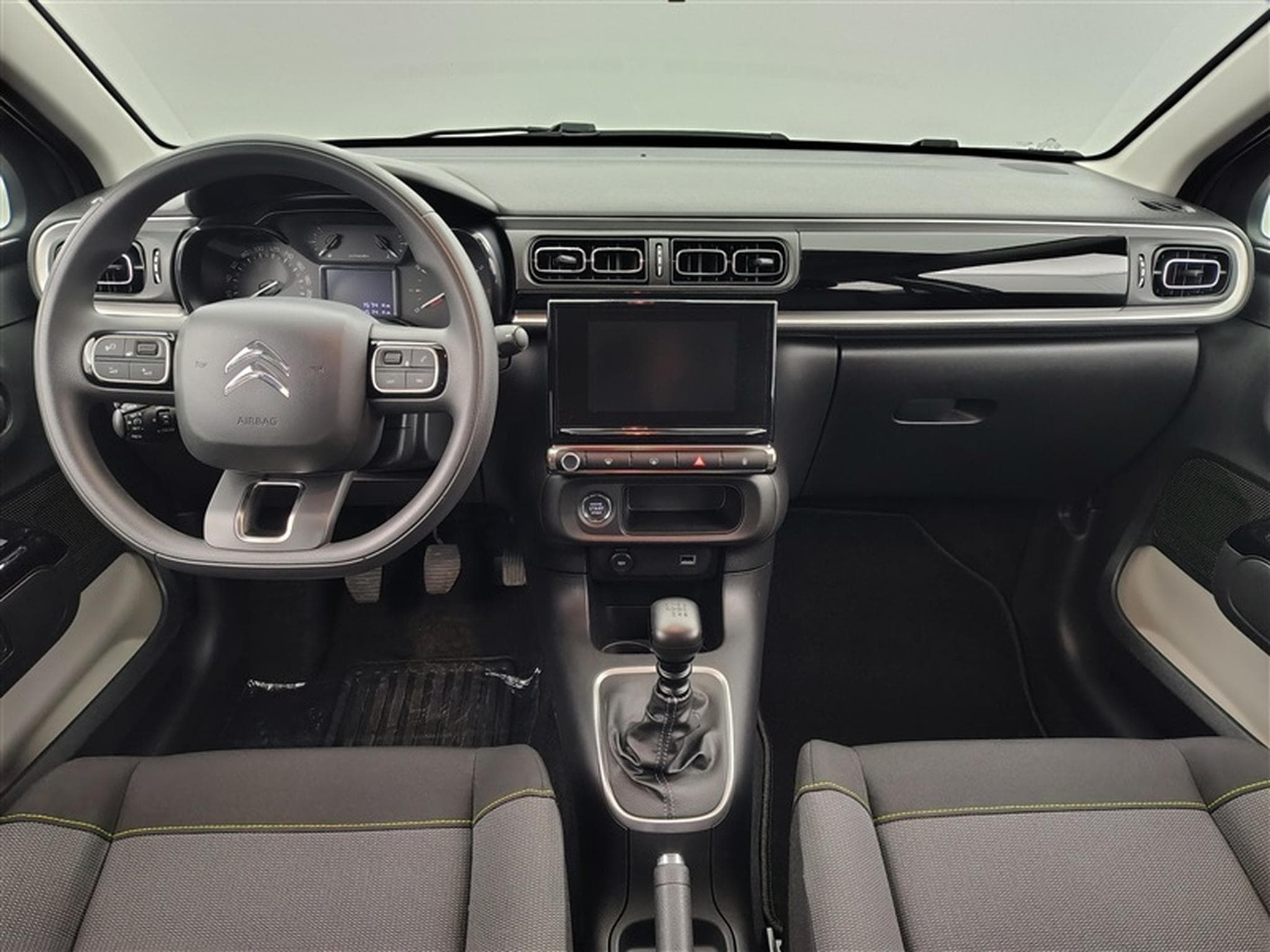Citroen C3 1.2i PureTech Shine CARPLAY / FULL LED / JA 16" (2023) - Photo 8