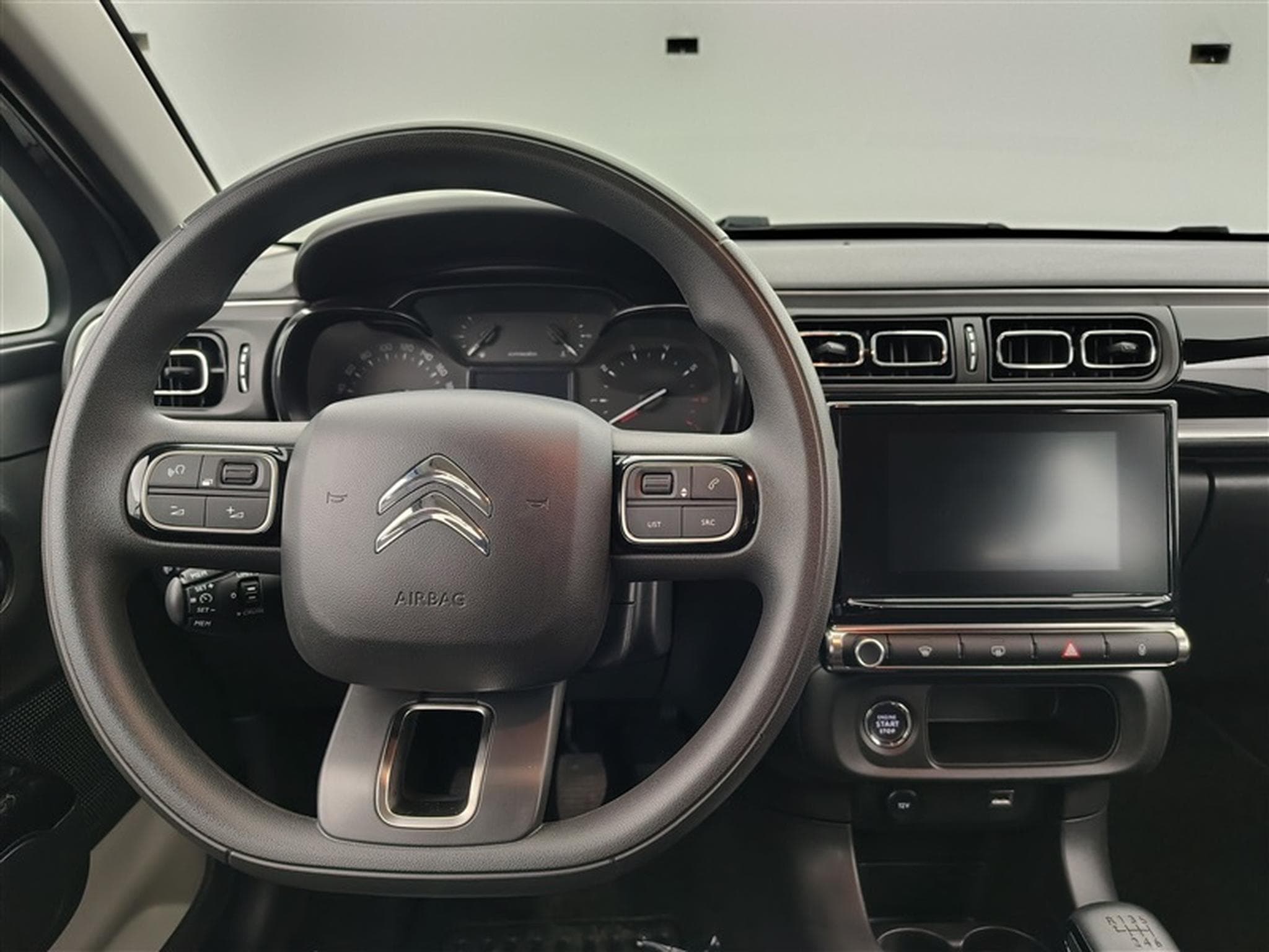 Citroen C3 1.2i PureTech Shine CARPLAY / FULL LED / JA 16" (2023) - Photo 9