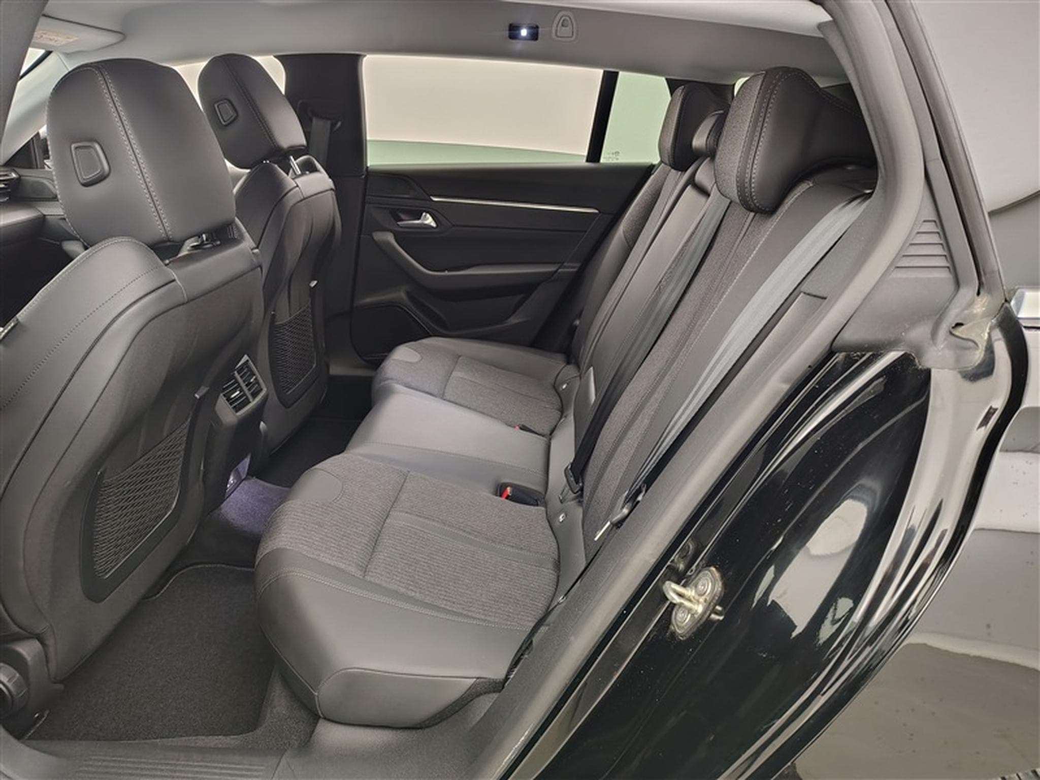 Peugeot 508 SW 1.2 PureTech Allure Pack Navi / Led / PDC av+ar (2022) - Photo 12