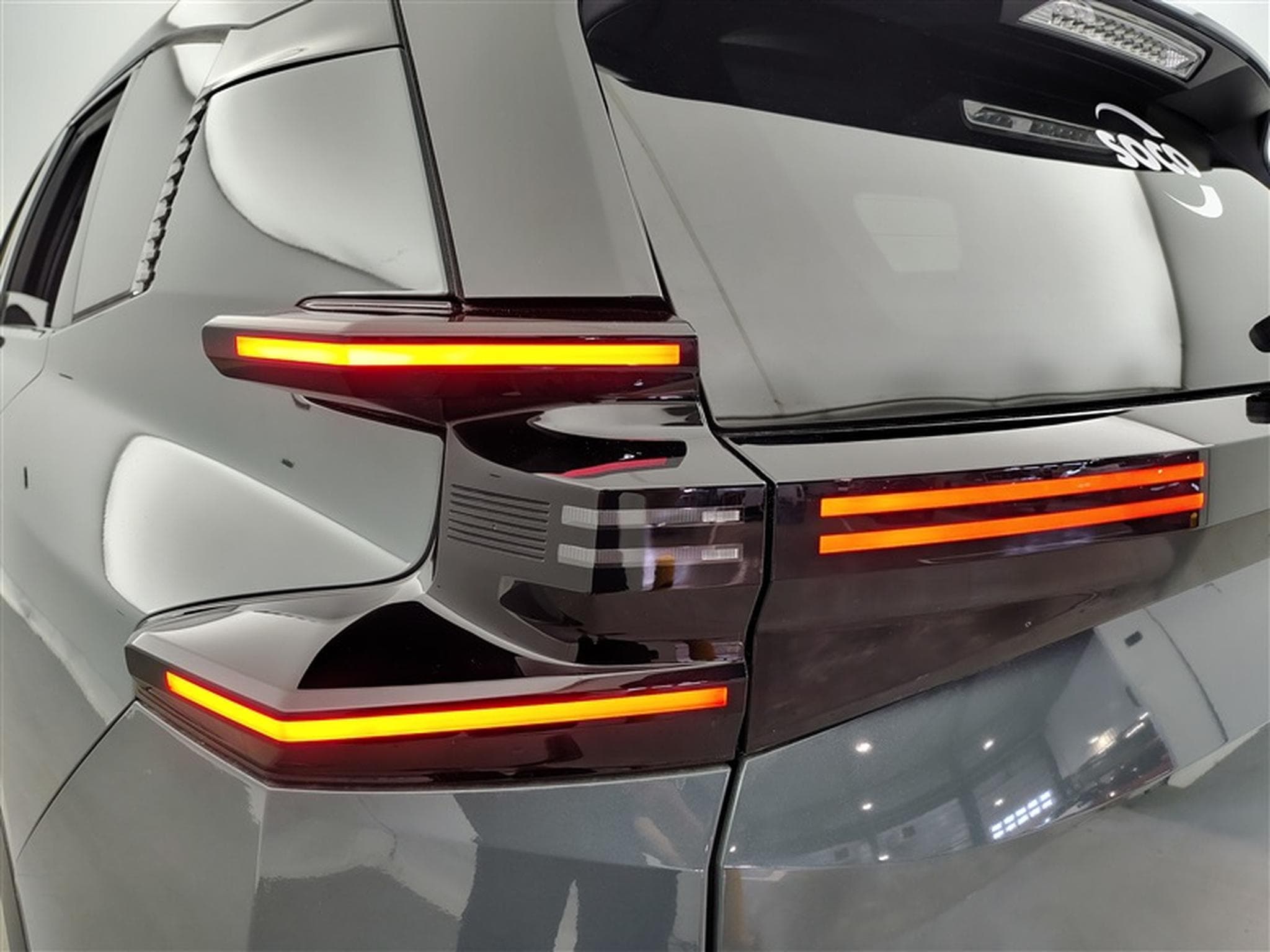 Citroen C5 Aircross 1.2 Hybrid 145cv E-DCS6 Plus NAVI / FULL LED / CAMERA / JA19 (2026) - Photo 16