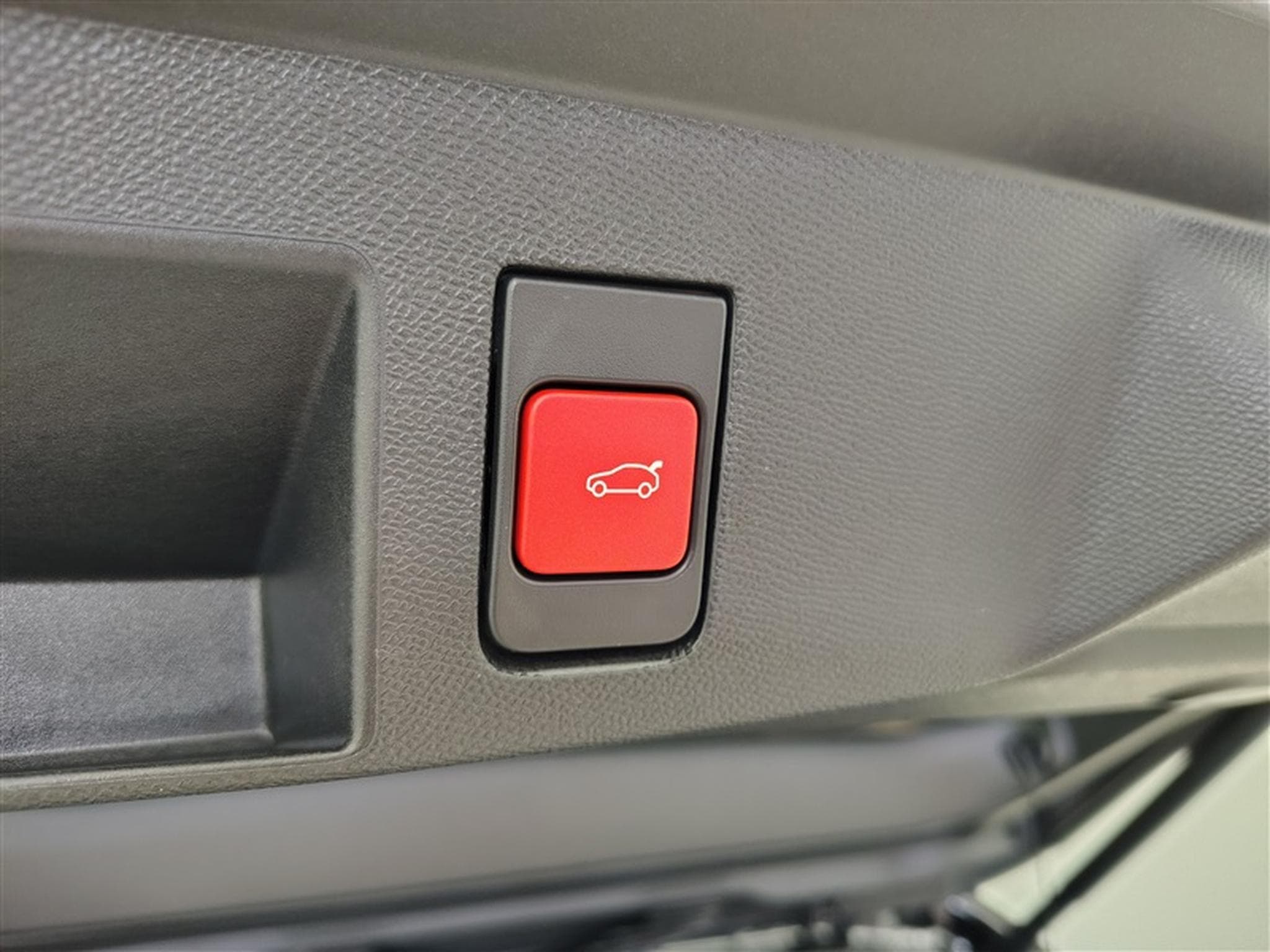 Citroen C5 Aircross 1.2 Hybrid 145cv E-DCS6 Plus NAVI / FULL LED / CAMERA / JA19 (2026) - Photo 20
