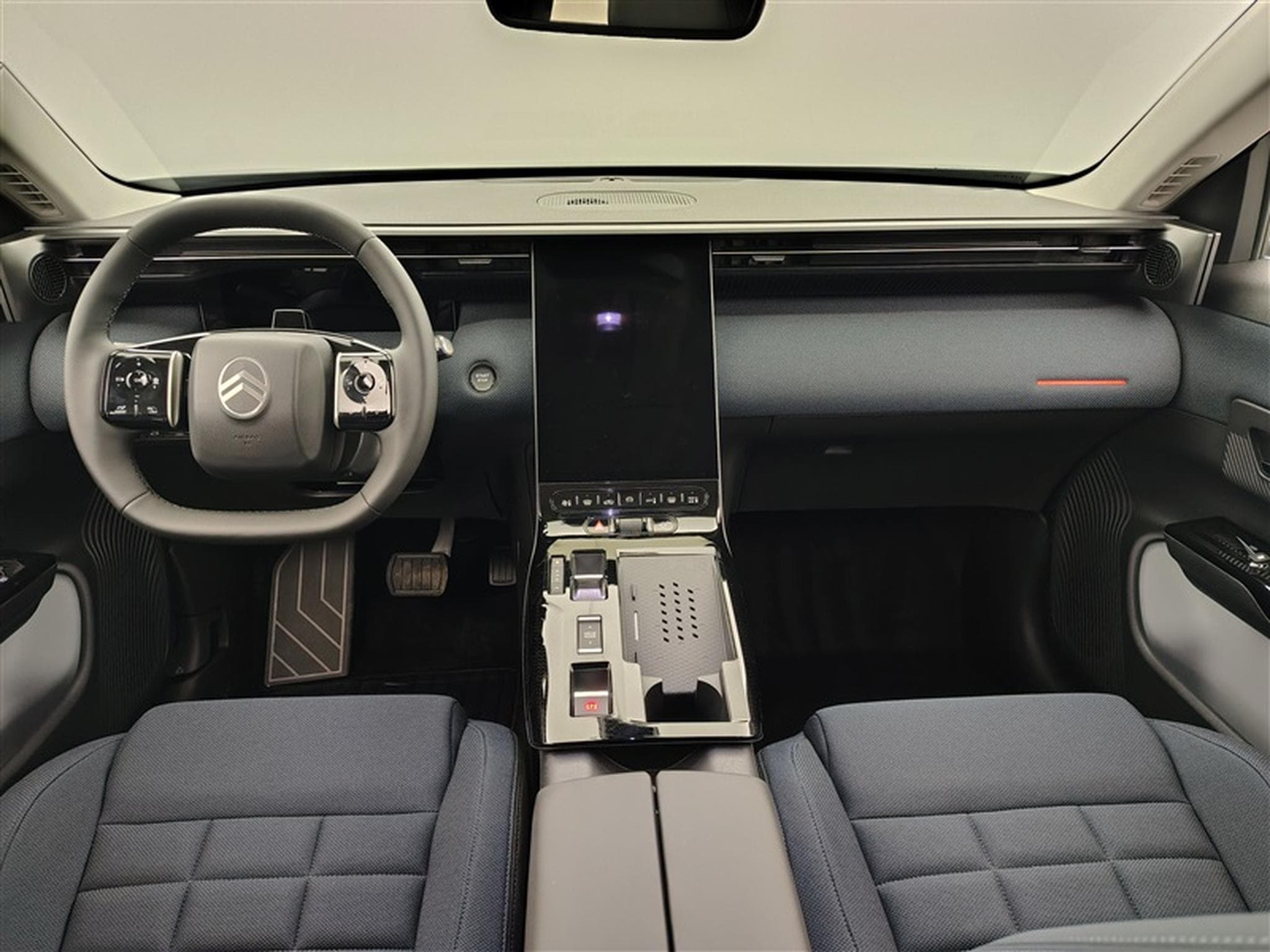Citroen C5 Aircross 1.2 Hybrid 145cv E-DCS6 Plus NAVI / FULL LED / CAMERA / JA19 (2026) - Photo 8