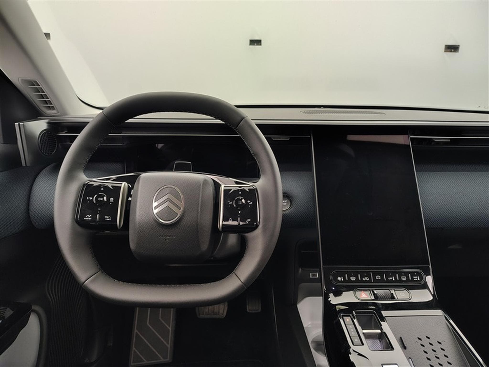 Citroen C5 Aircross 1.2 Hybrid 145cv E-DCS6 Plus NAVI / FULL LED / CAMERA / JA19 (2026) - Photo 9