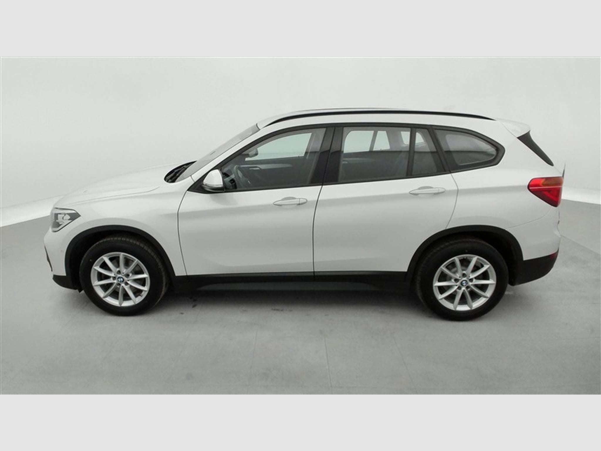 BMW X1 1.5i sDrive18 Business CUIR/NAVI/JA17/PDC AV AR (2021) - Photo 3