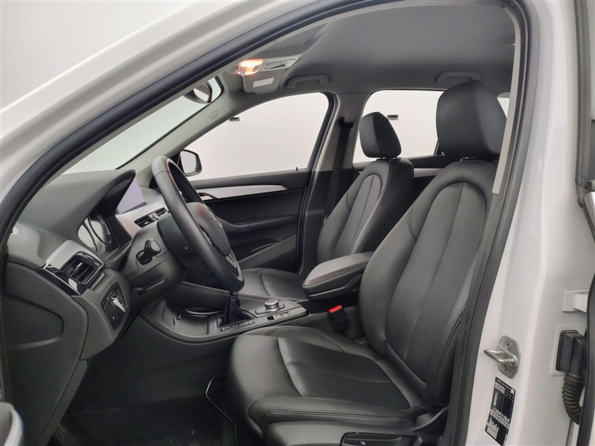 BMW X1 1.5i sDrive18 Business CUIR/NAVI/JA17/PDC AV AR (2021) - Photo 7