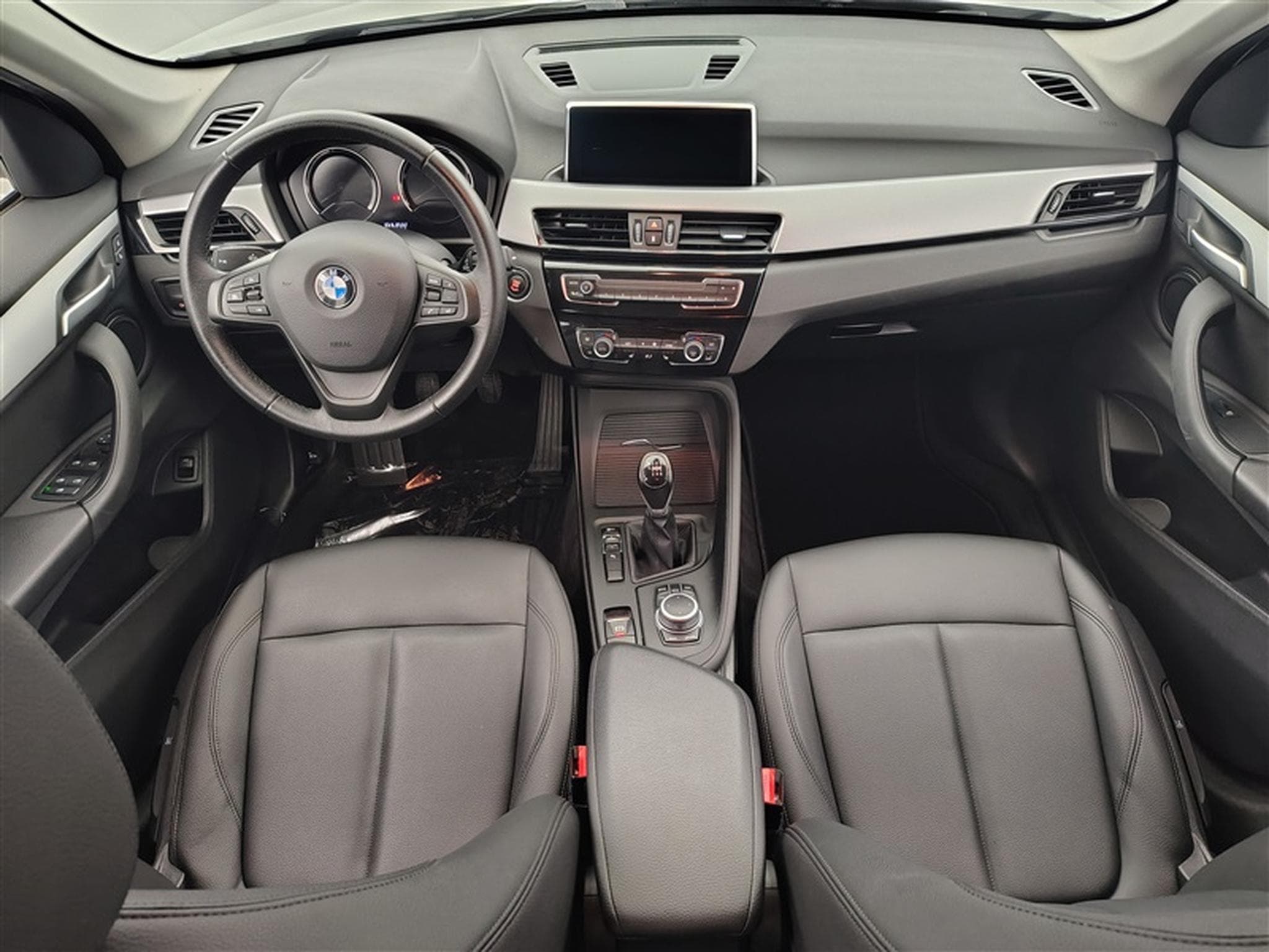 BMW X1 1.5i sDrive18 Business CUIR/NAVI/JA17/PDC AV AR (2021) - Photo 8