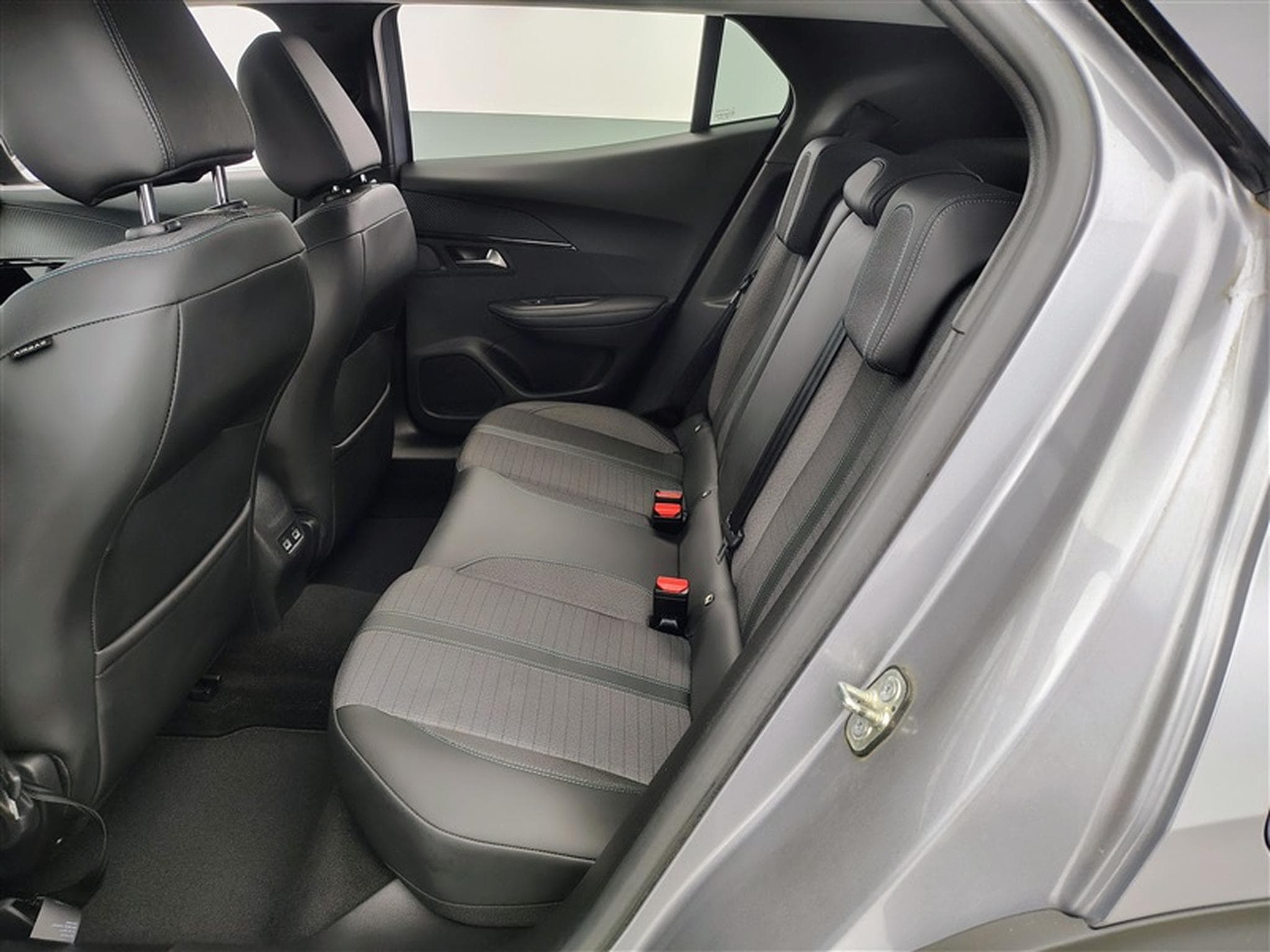 Peugeot 2008 1.5 BlueHDi Active **CAM/NAVI/CARPLAY** (2021) - Foto 13